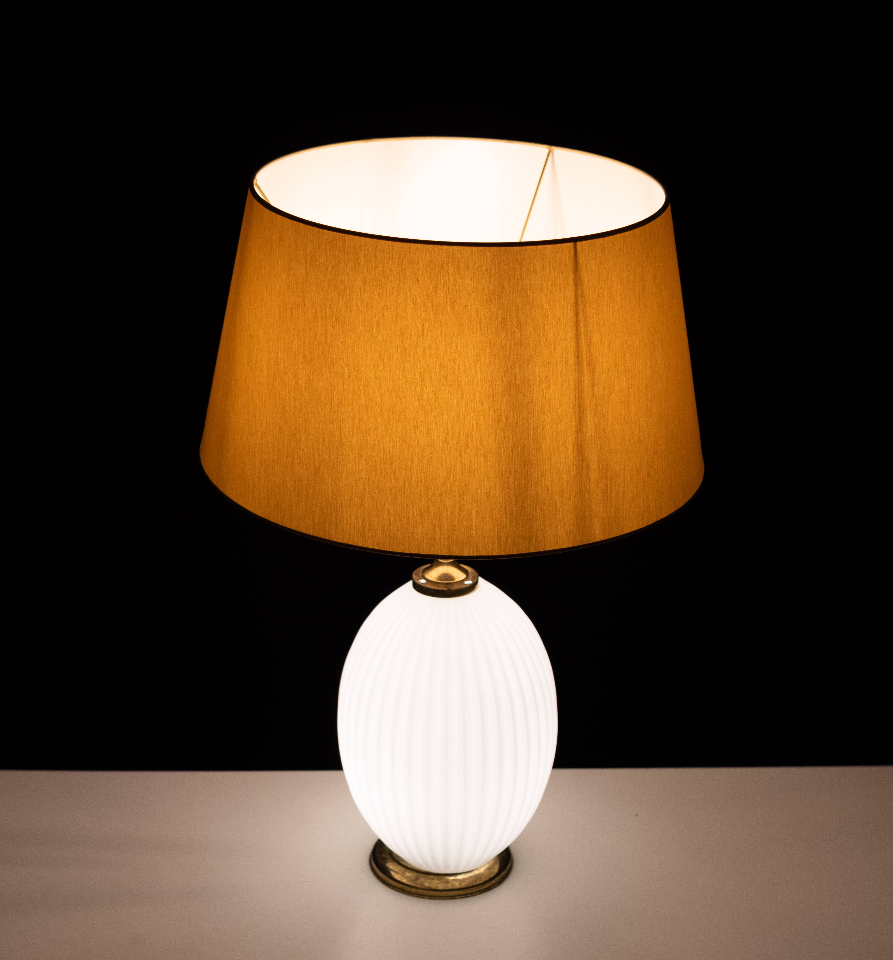 Philips Milk Glass ribbed table lamp design Louis Kalff 1950s