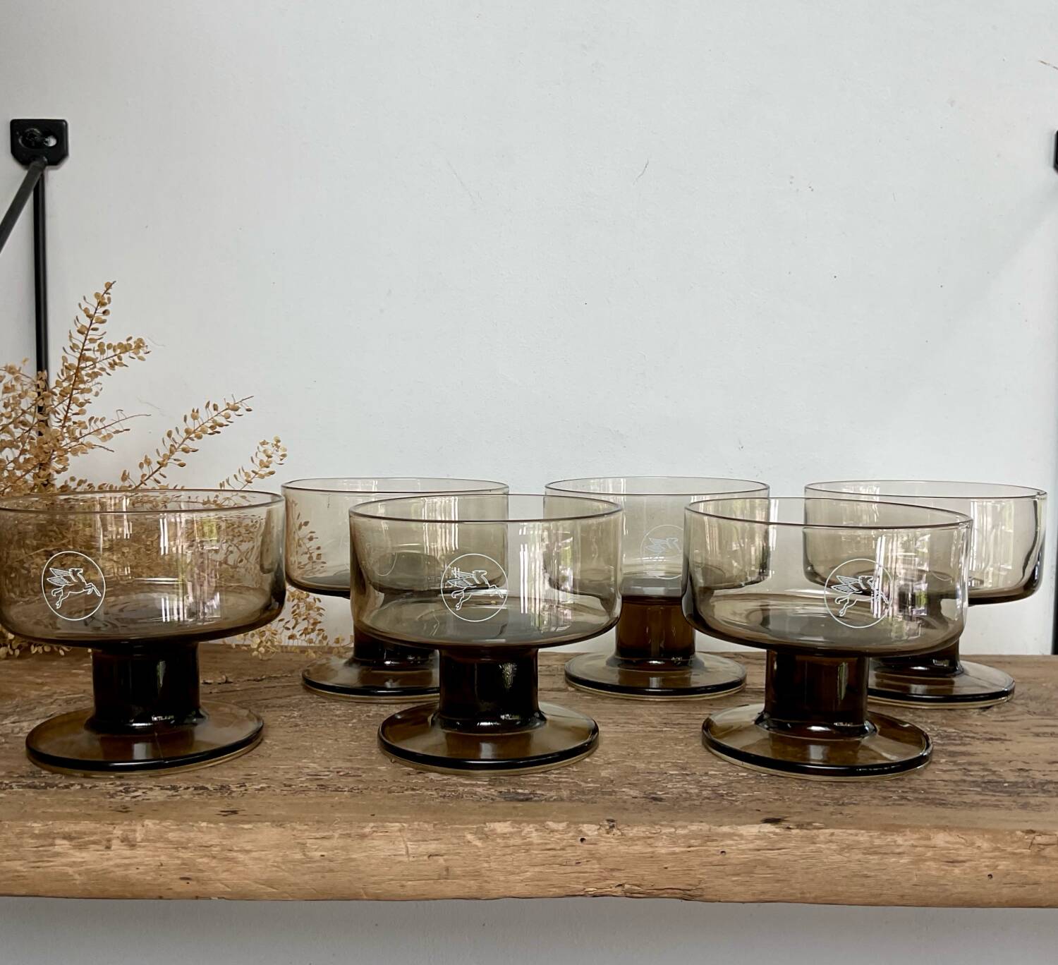 6 “Mobil” smoked foot cups