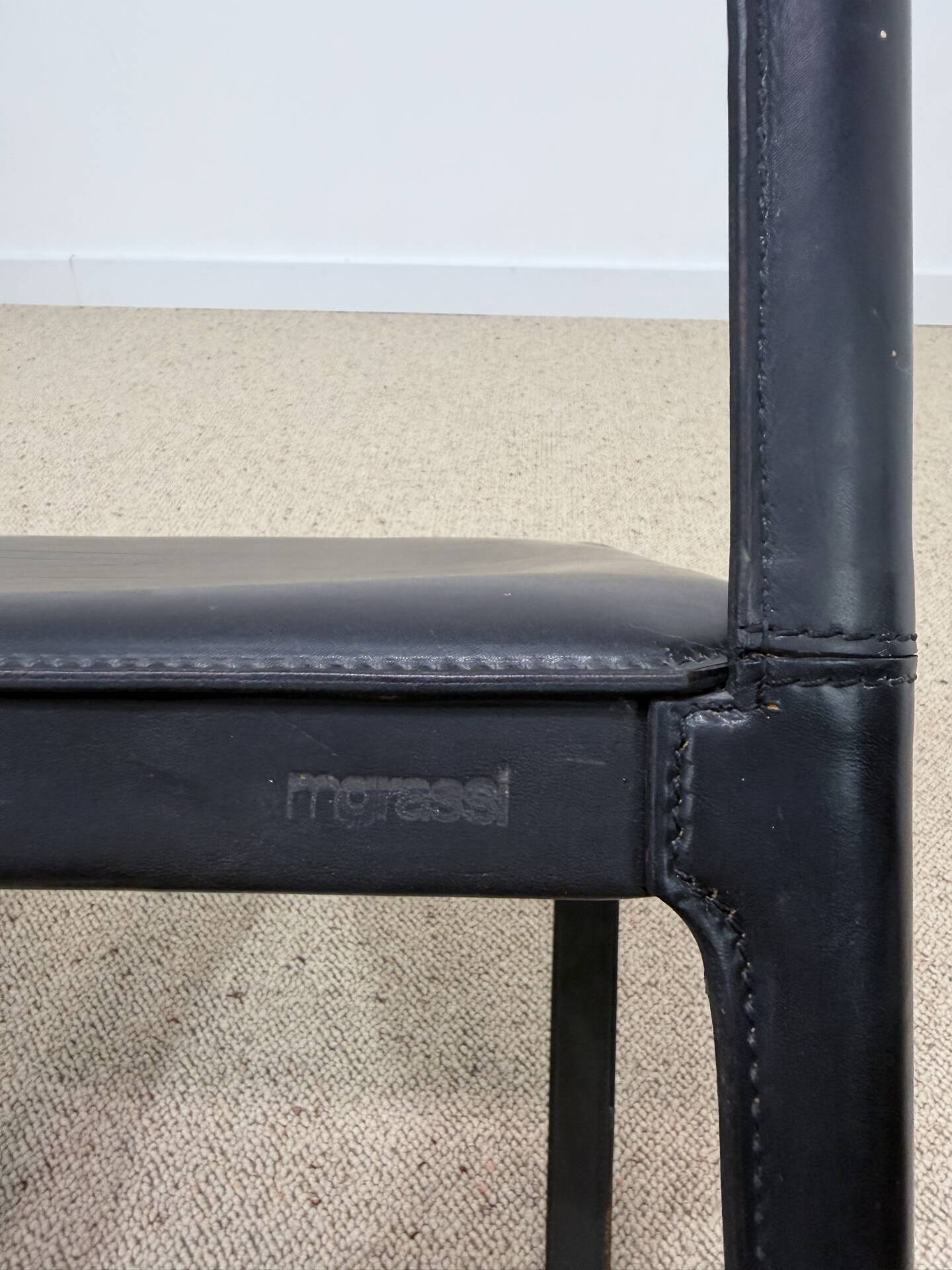 Pair of Matteo Grassi chairs in black leather – Italian design