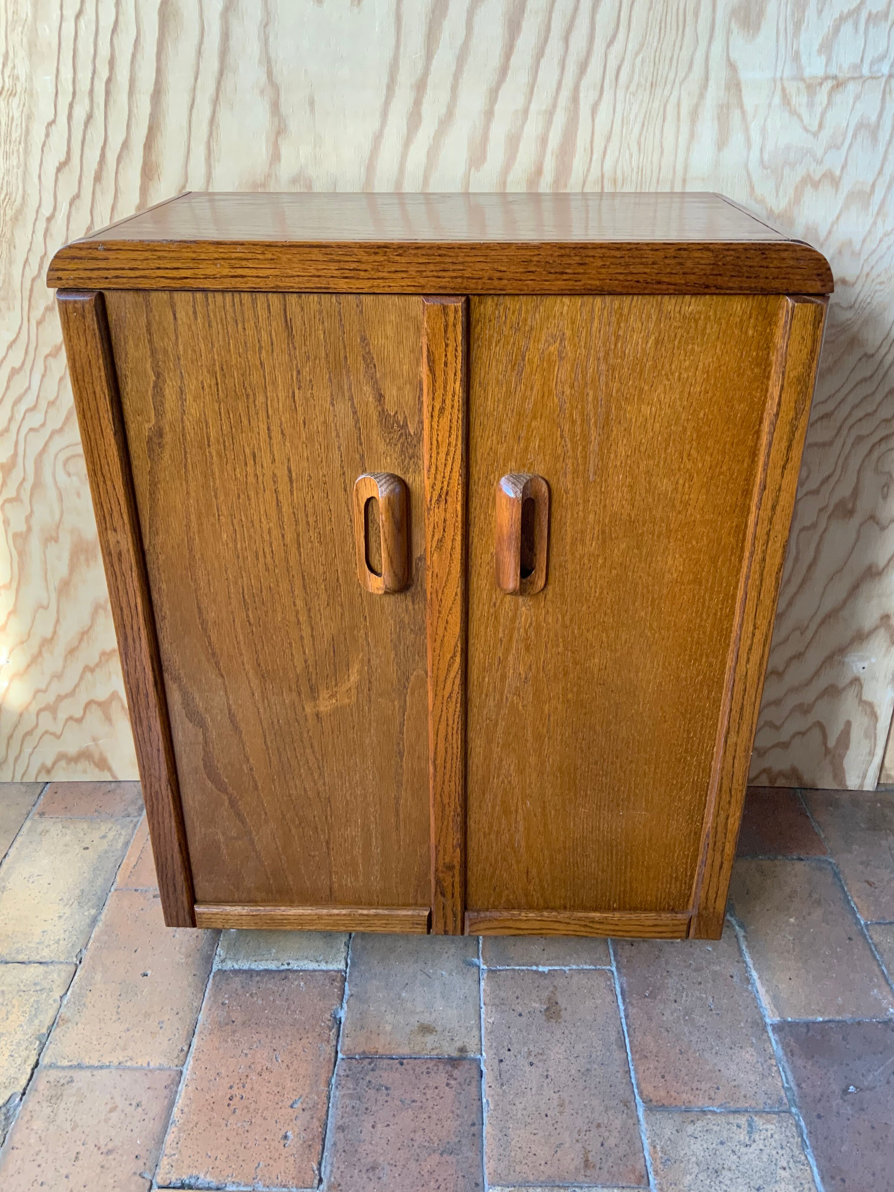 Cabinet with lockers