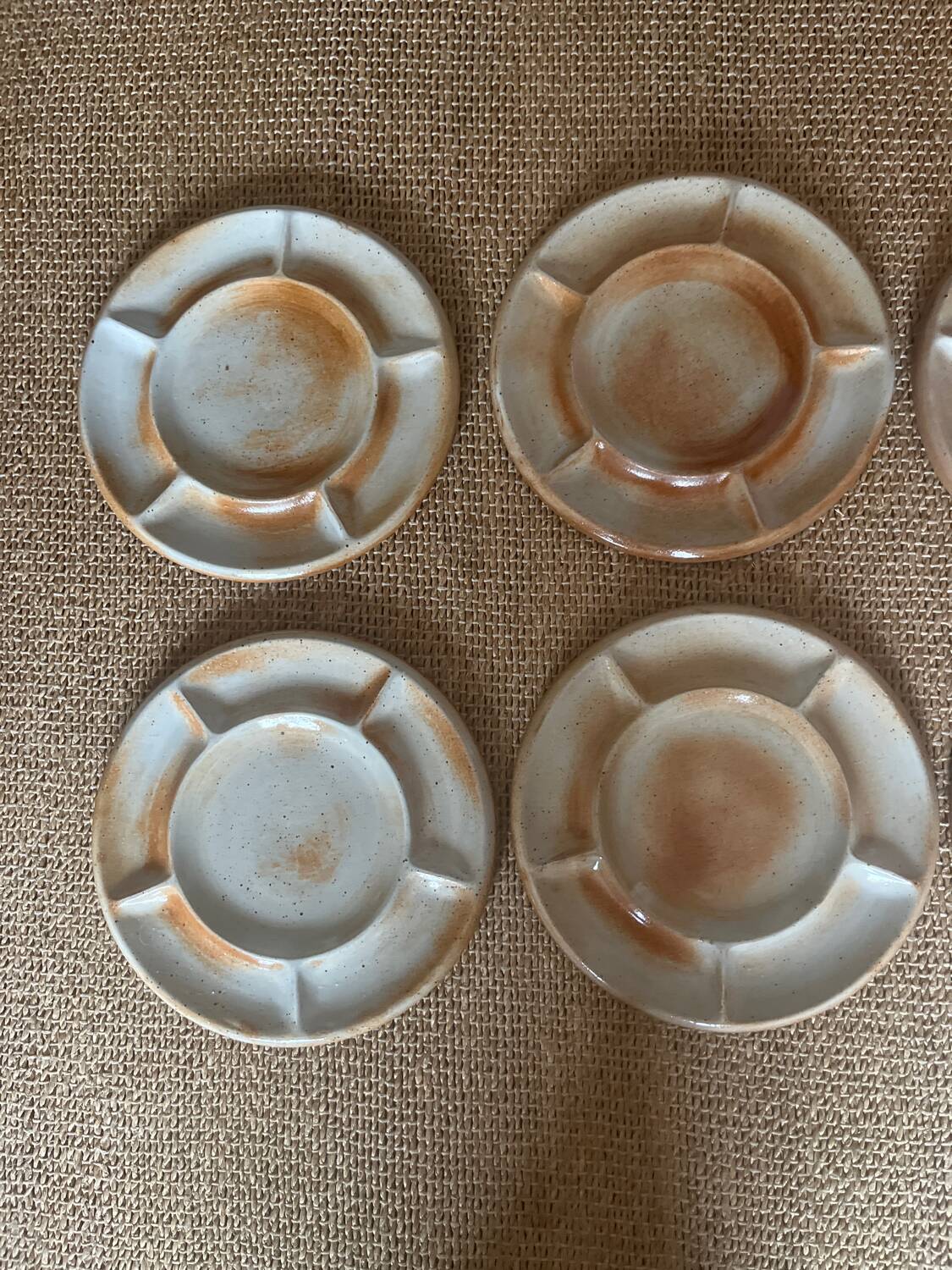 6 stoneware plates