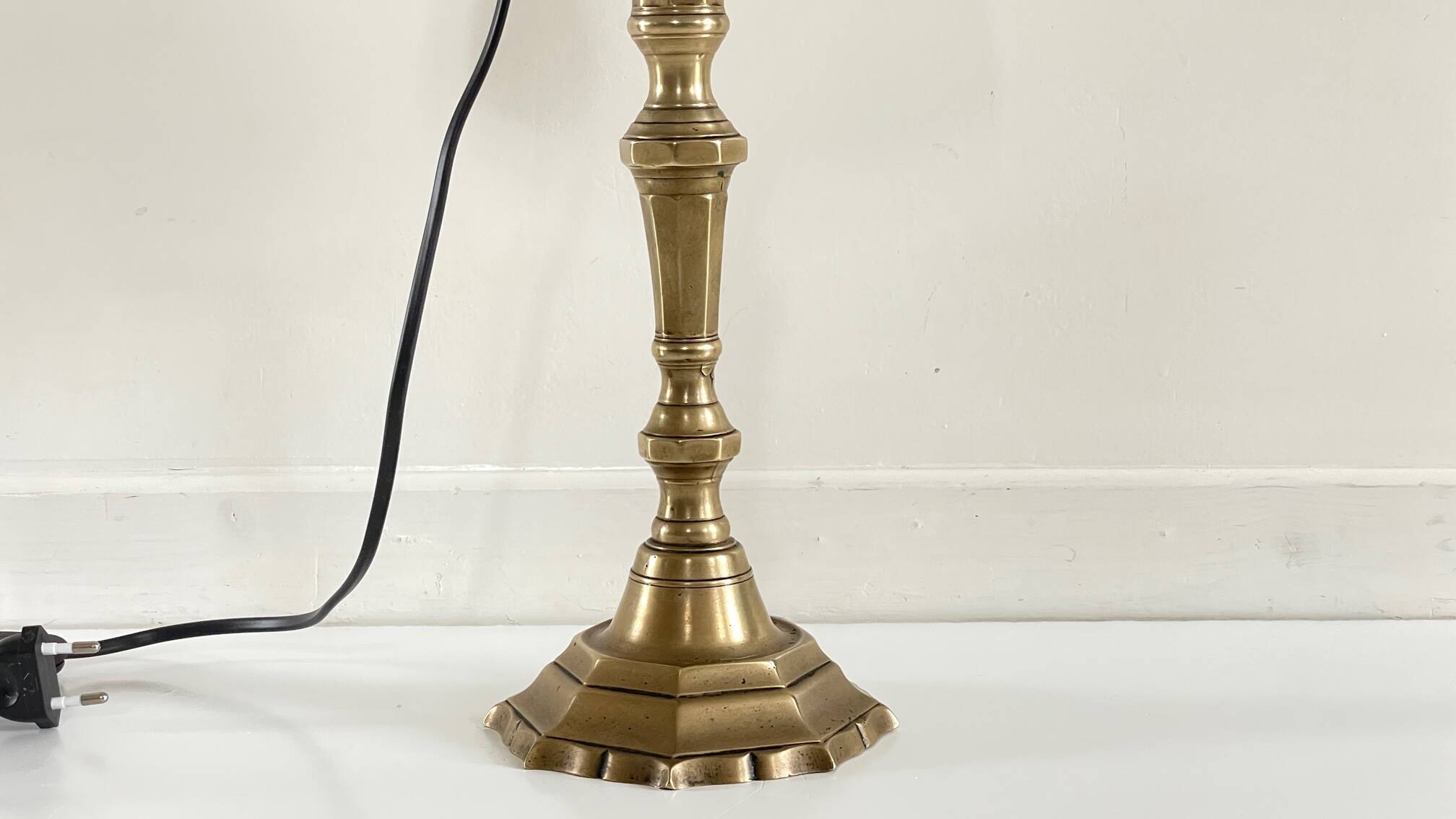 Chic vintage solid brass lamp