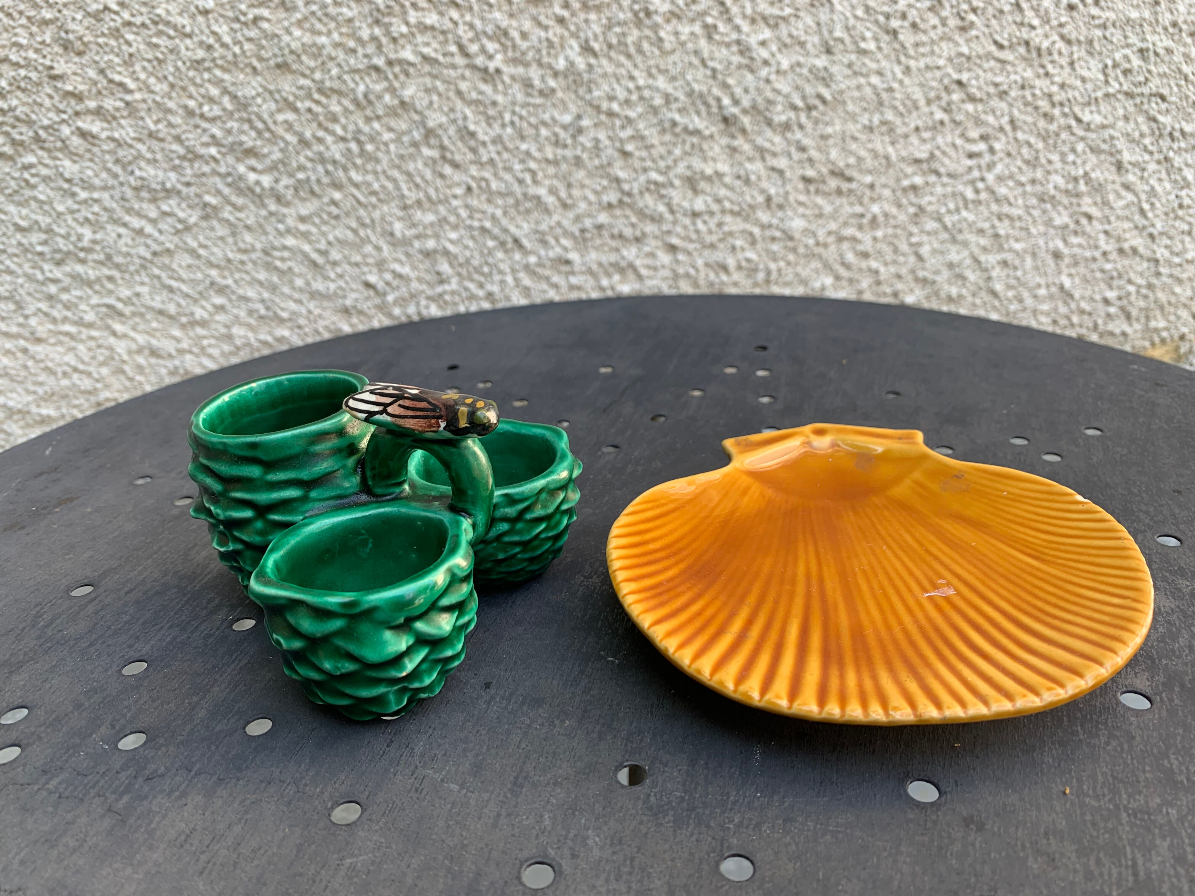 Ensemble en barbotine salerons et beurrier vintage