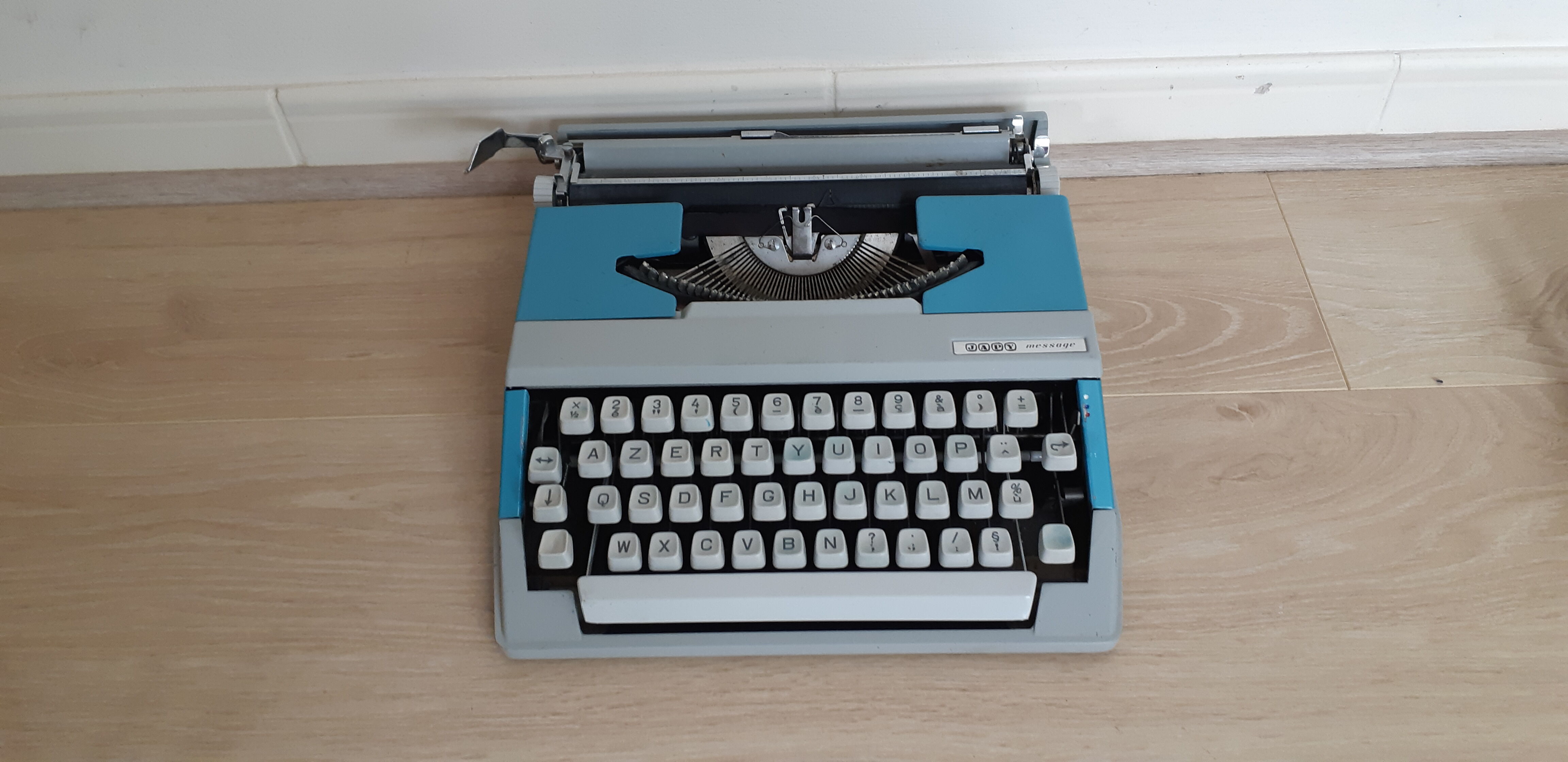Japy message functional portable typewriter