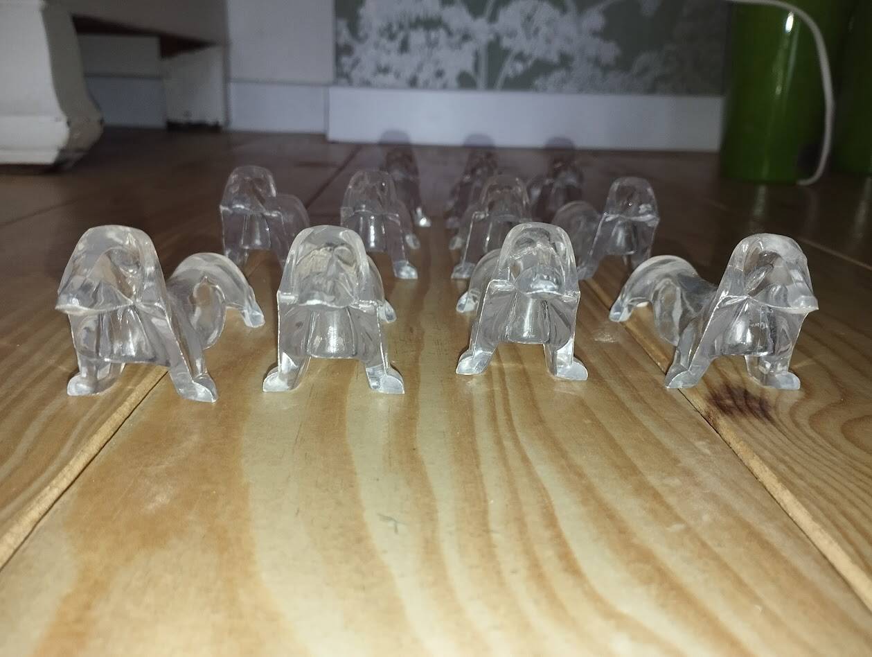 Set of 12 Danone knife rests – Dogs – Bakelite / hard plastic – Year