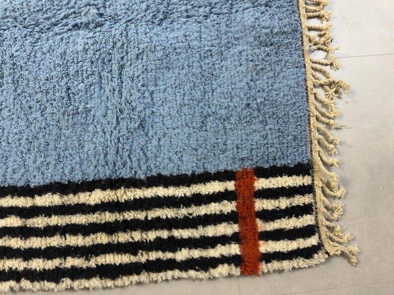 Traditional hand-woven Berber rug, size 150 x 250 cm