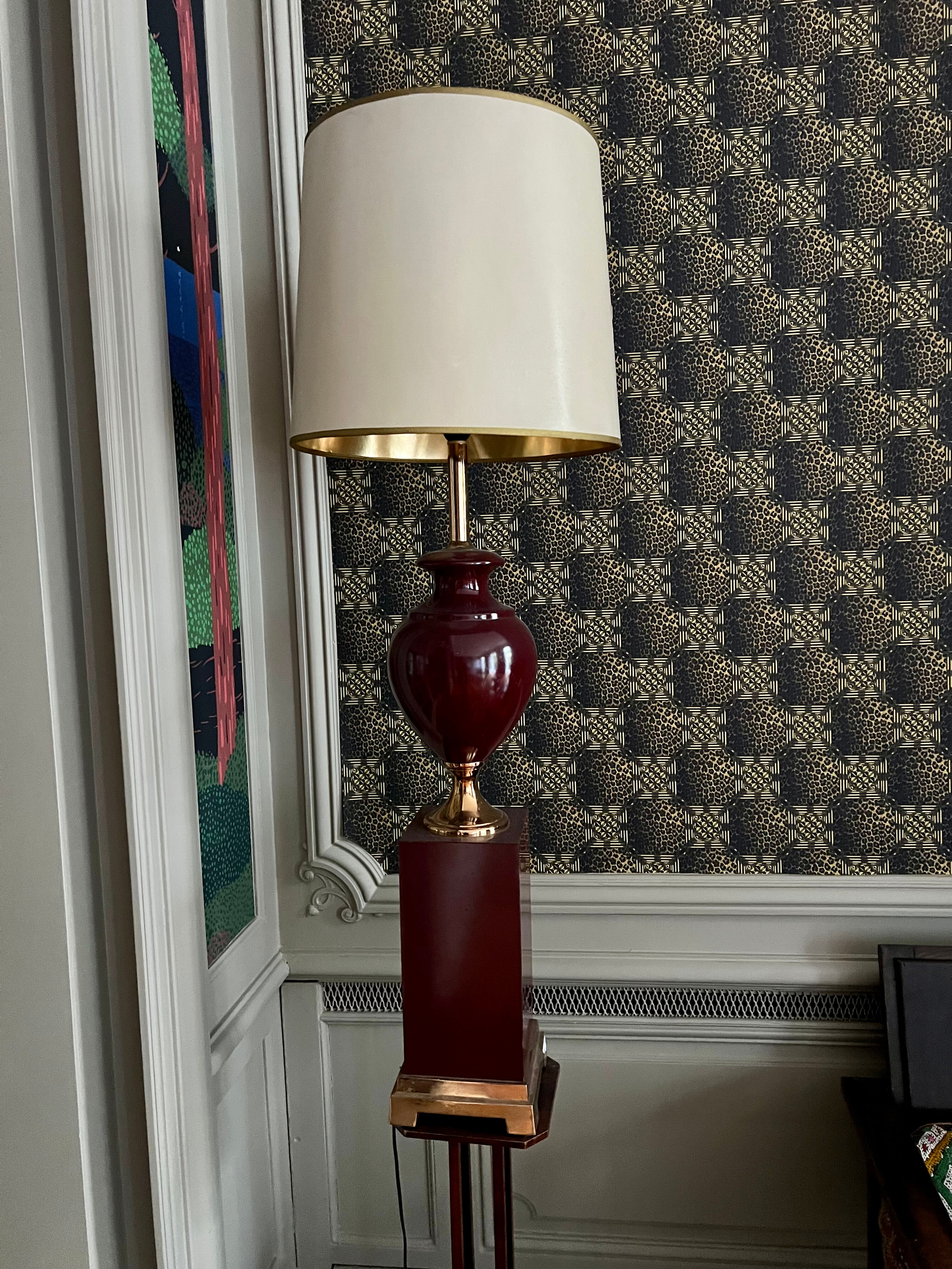 Ceramic and burgundy lacquered metal lamp