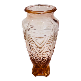 Vase en verre rose