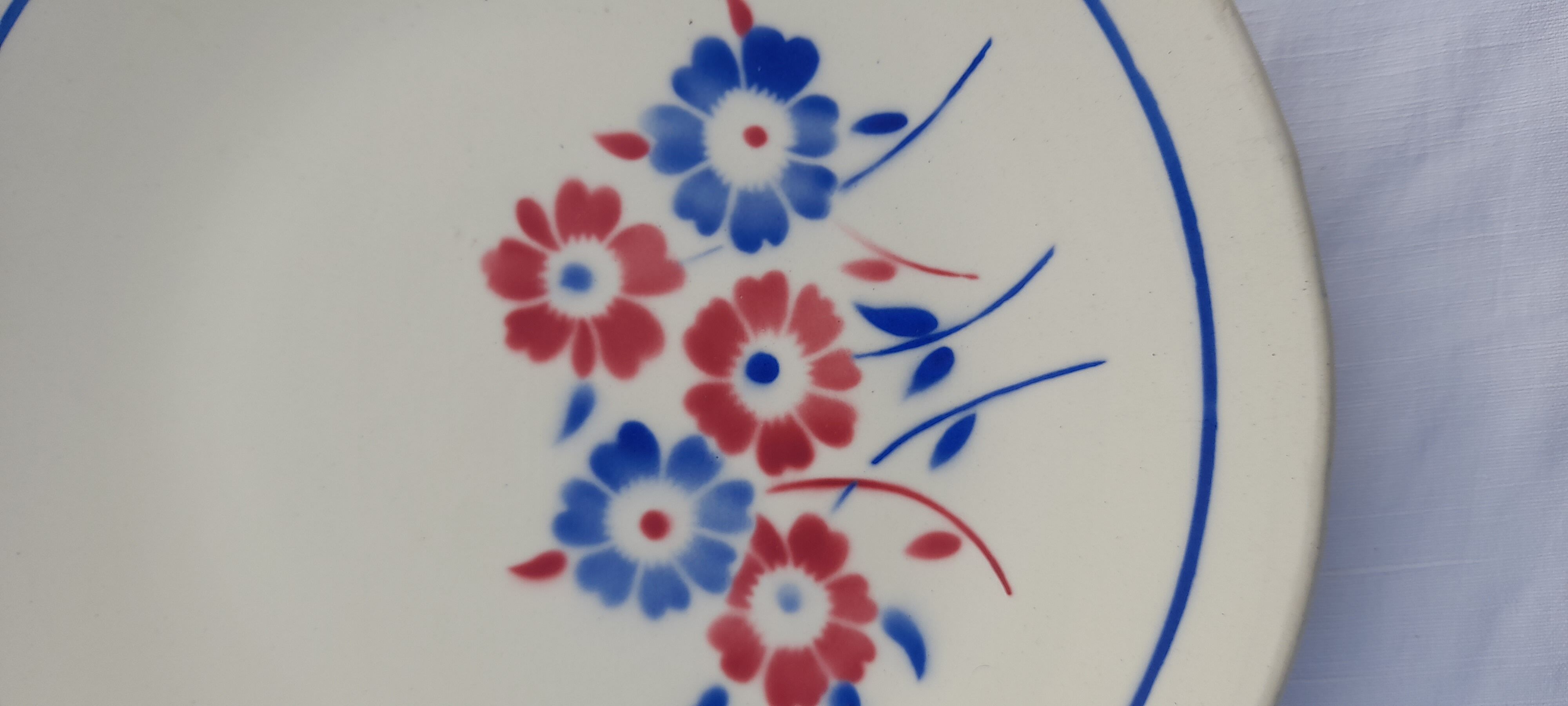 Presentation dish in earthenware of Lunéville KG Keller Guerin model Sylvain diam 29 cm