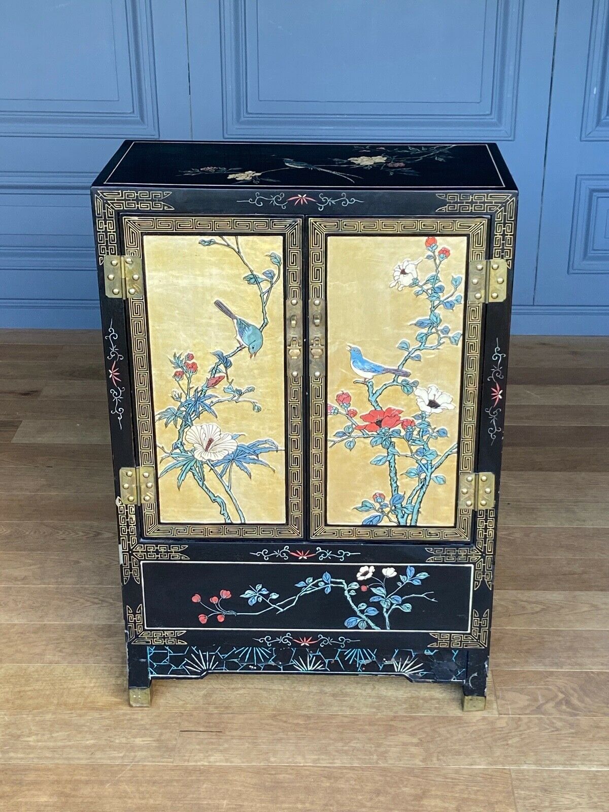 Lacquer furniture china 1960 two doors decor birds and floral black background