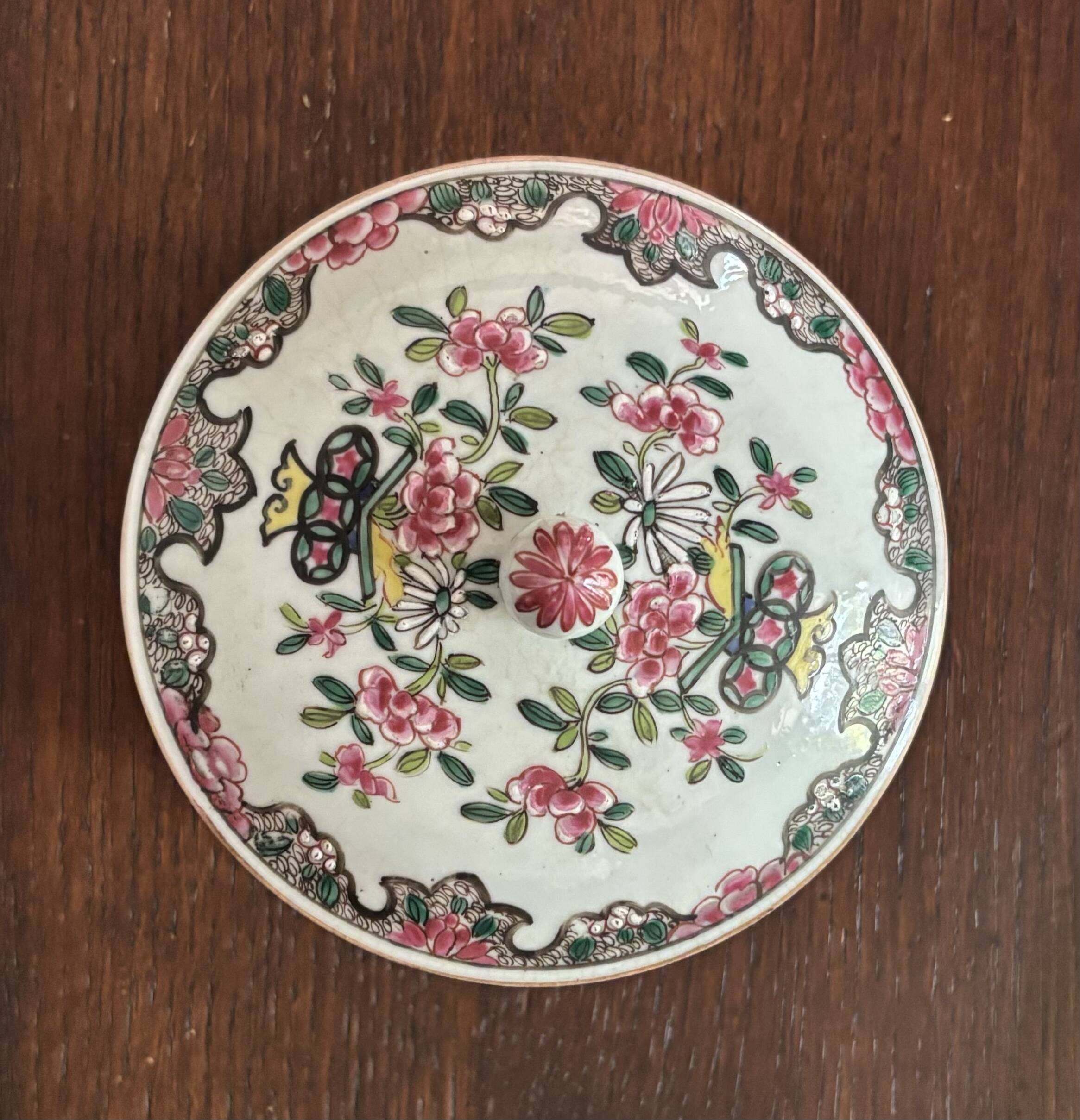 Small covered porcelain pot Compagnie des Indes H 12 cm 18th century