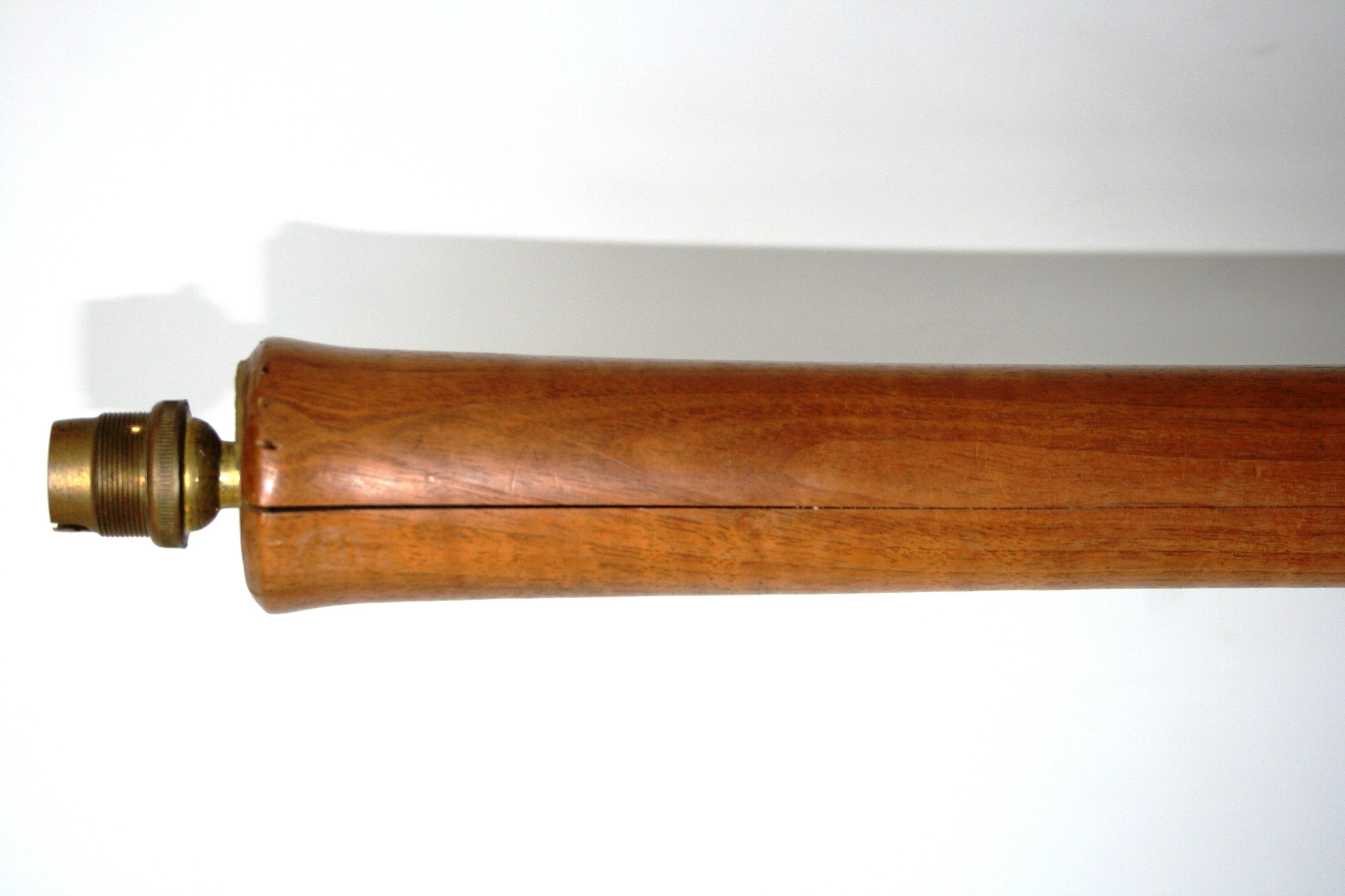 Drop-shaped wooden lamp foot