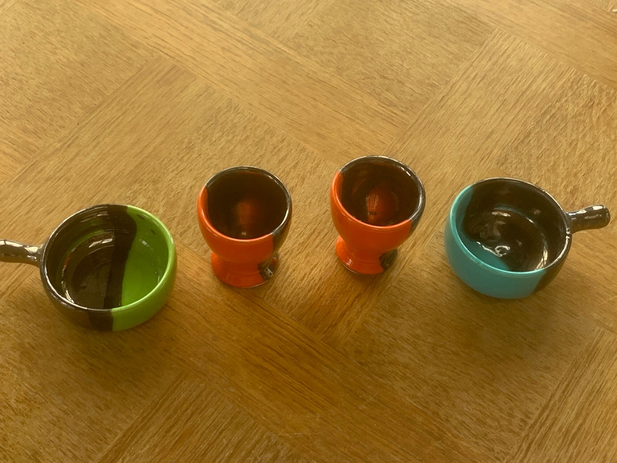 Set of two coquetiers and two caquelons in vintage 1950 two-tone ceramic