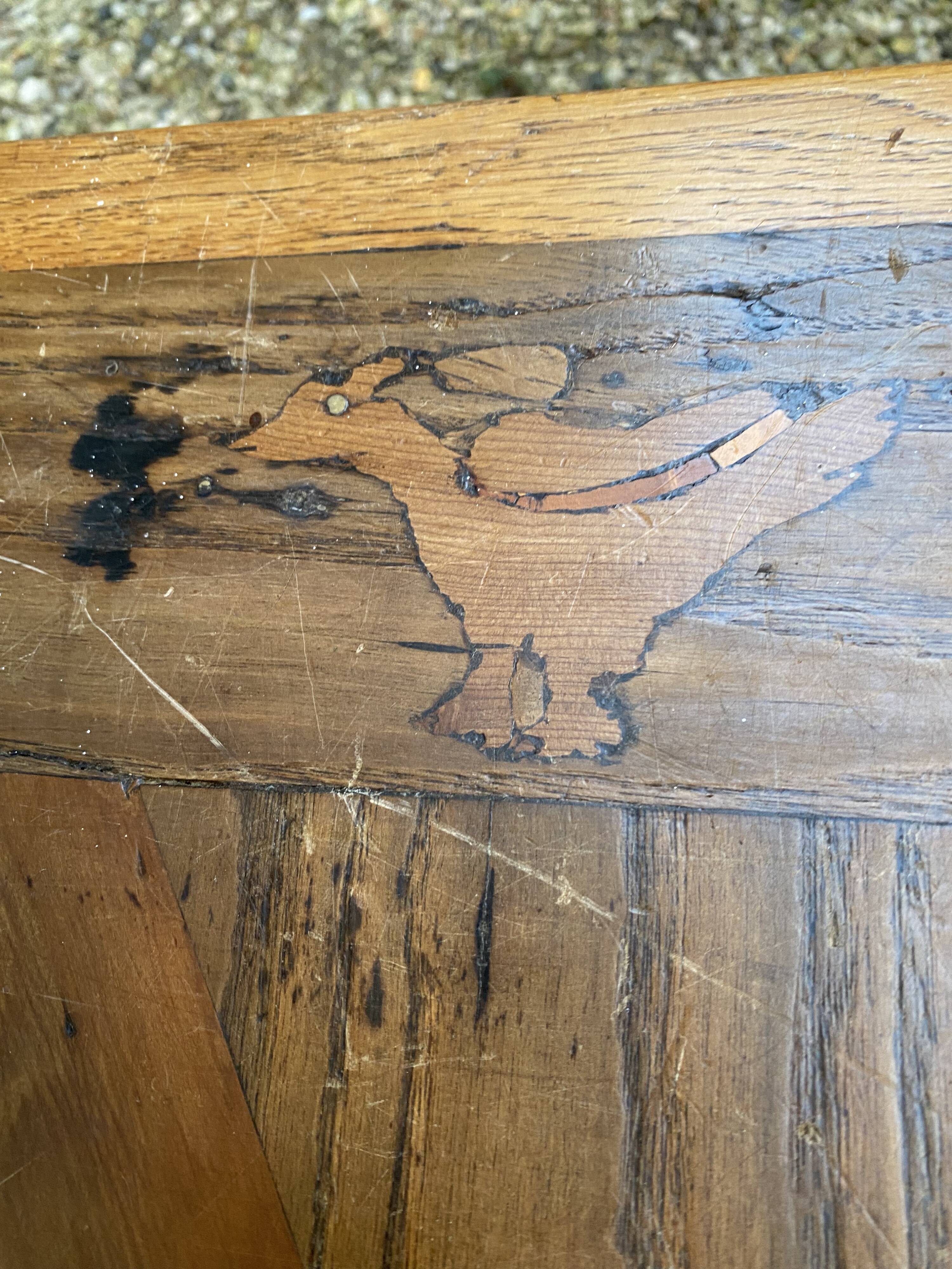 Coffee table in several types of solid wood.