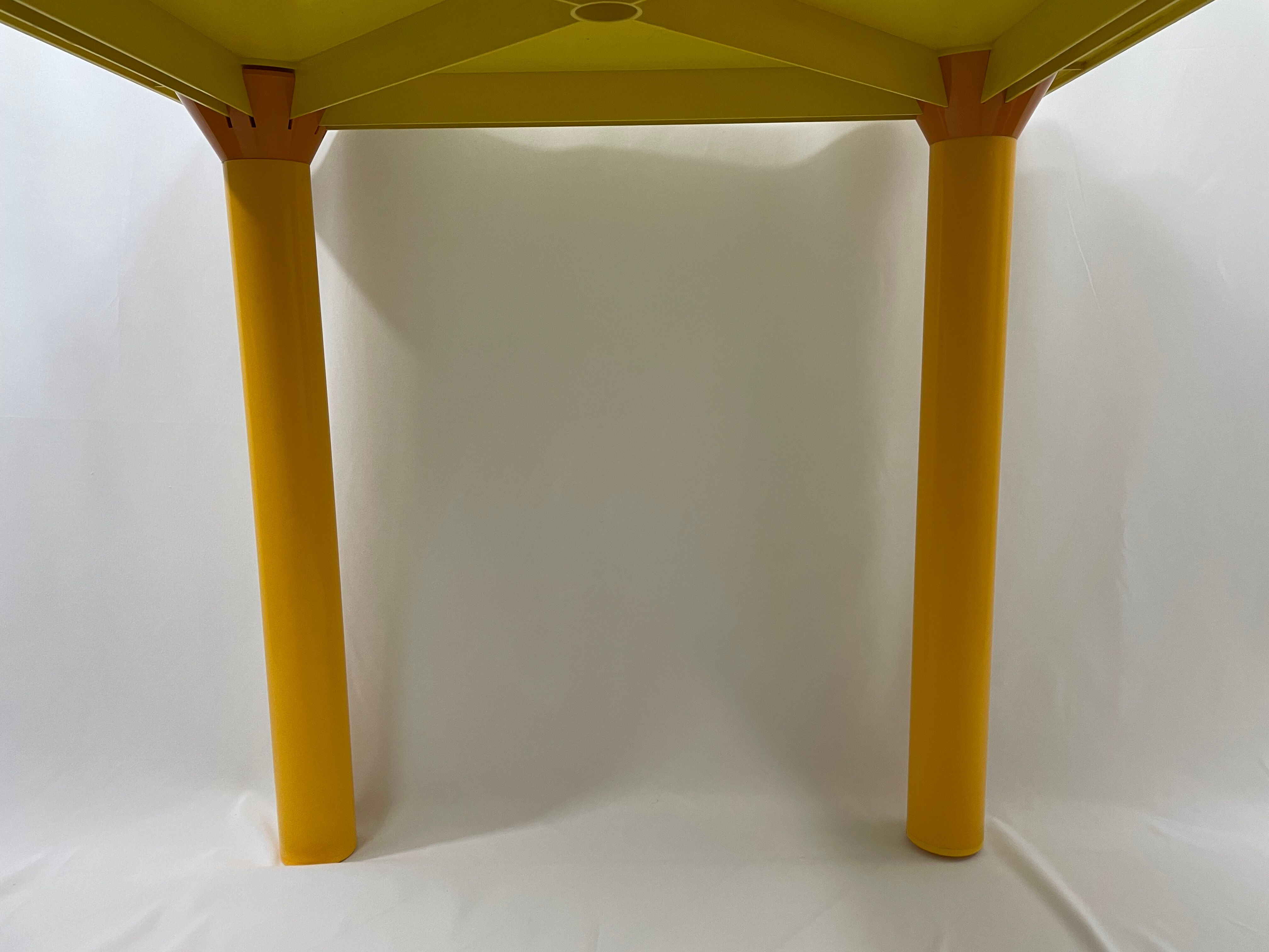 Anna Castelli Ferrieri '4300' table, 1962- Made by Kartell, Noviglio