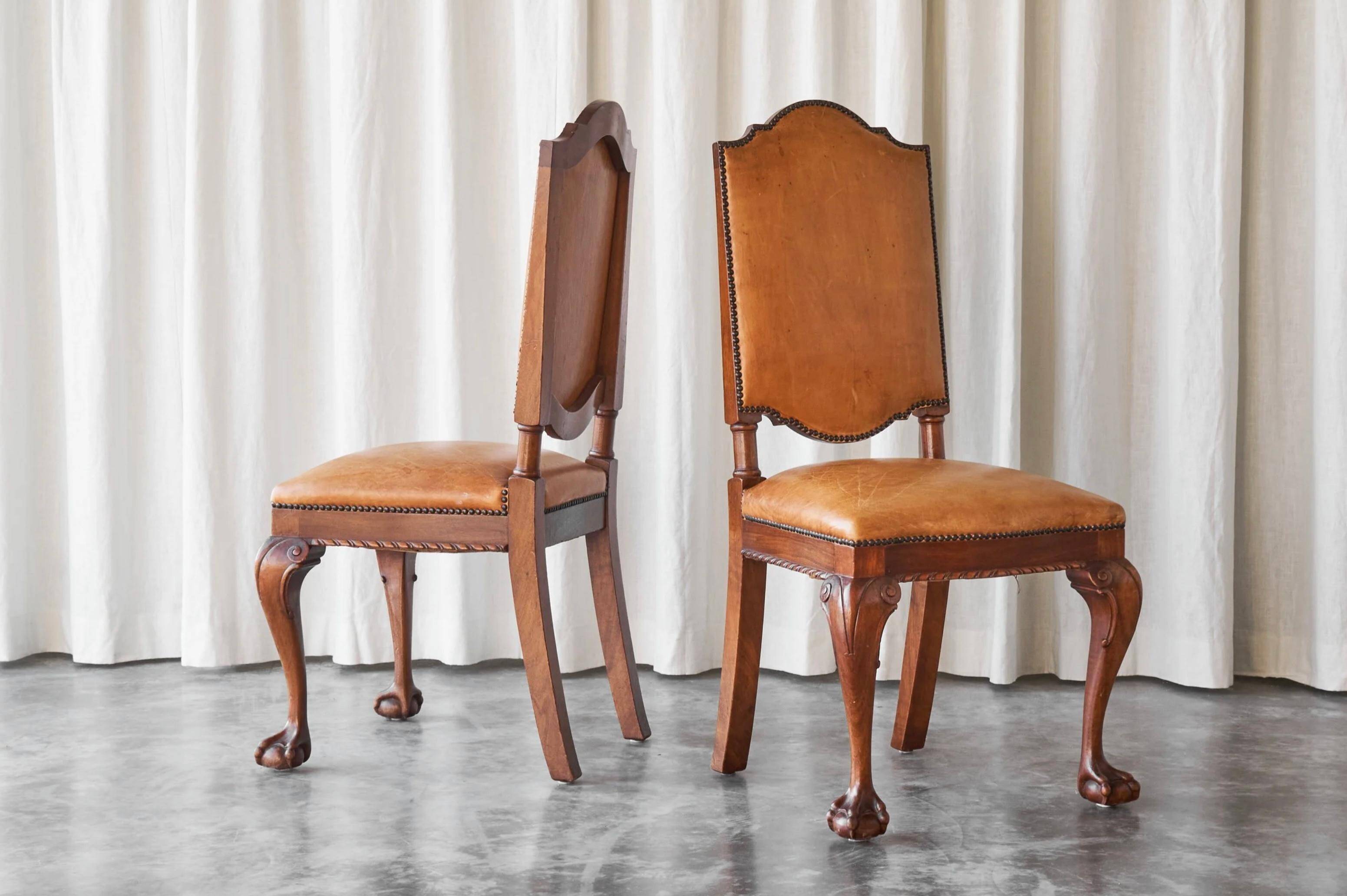 Paires rares de chaises 't Woonhuys Amsterdam cuir patiné, années 1920