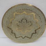 Plateau rond en laiton, décor oriental
