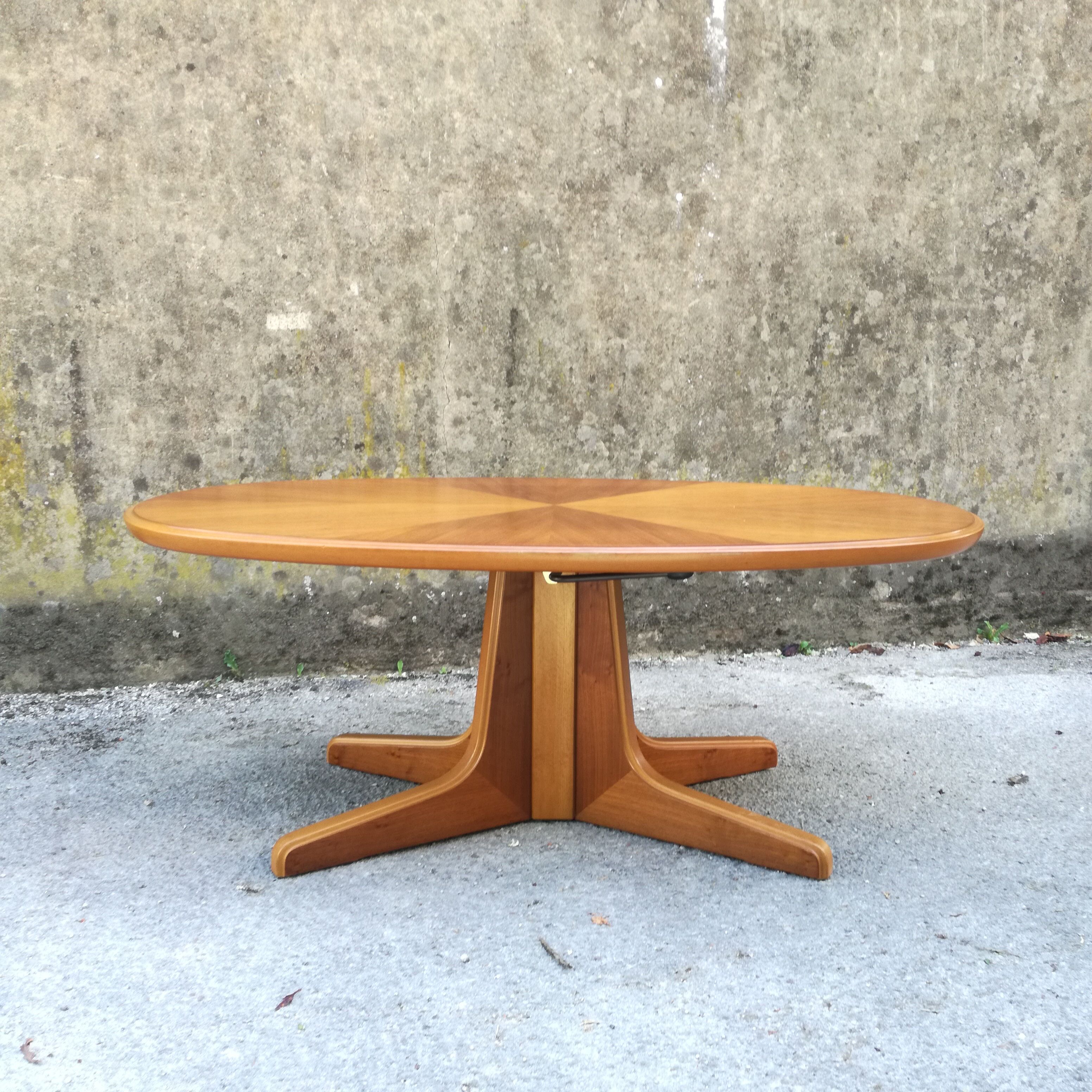 System oval table in walnut