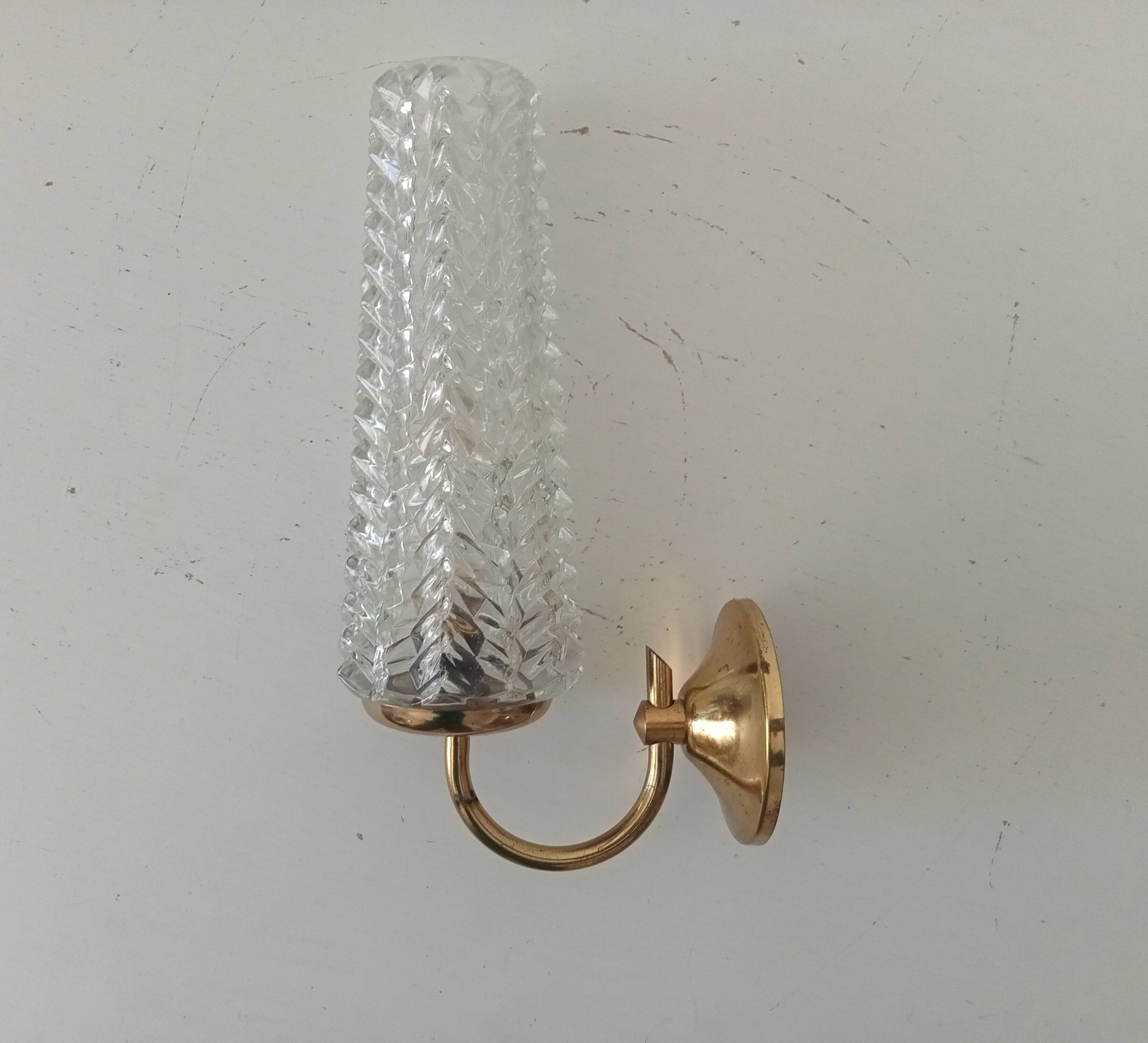 Vintage wall light in brass and etched glass.