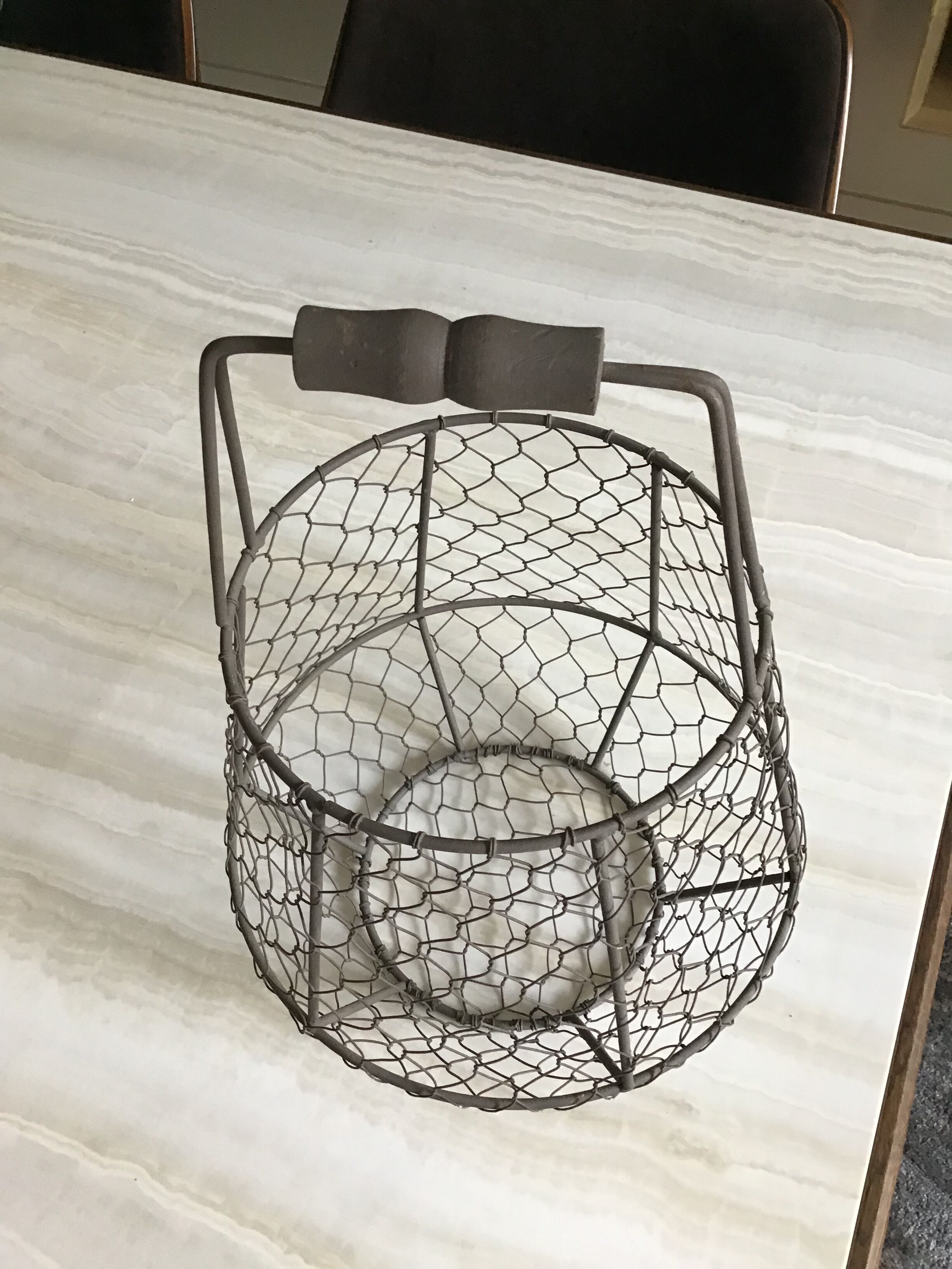Egg basket