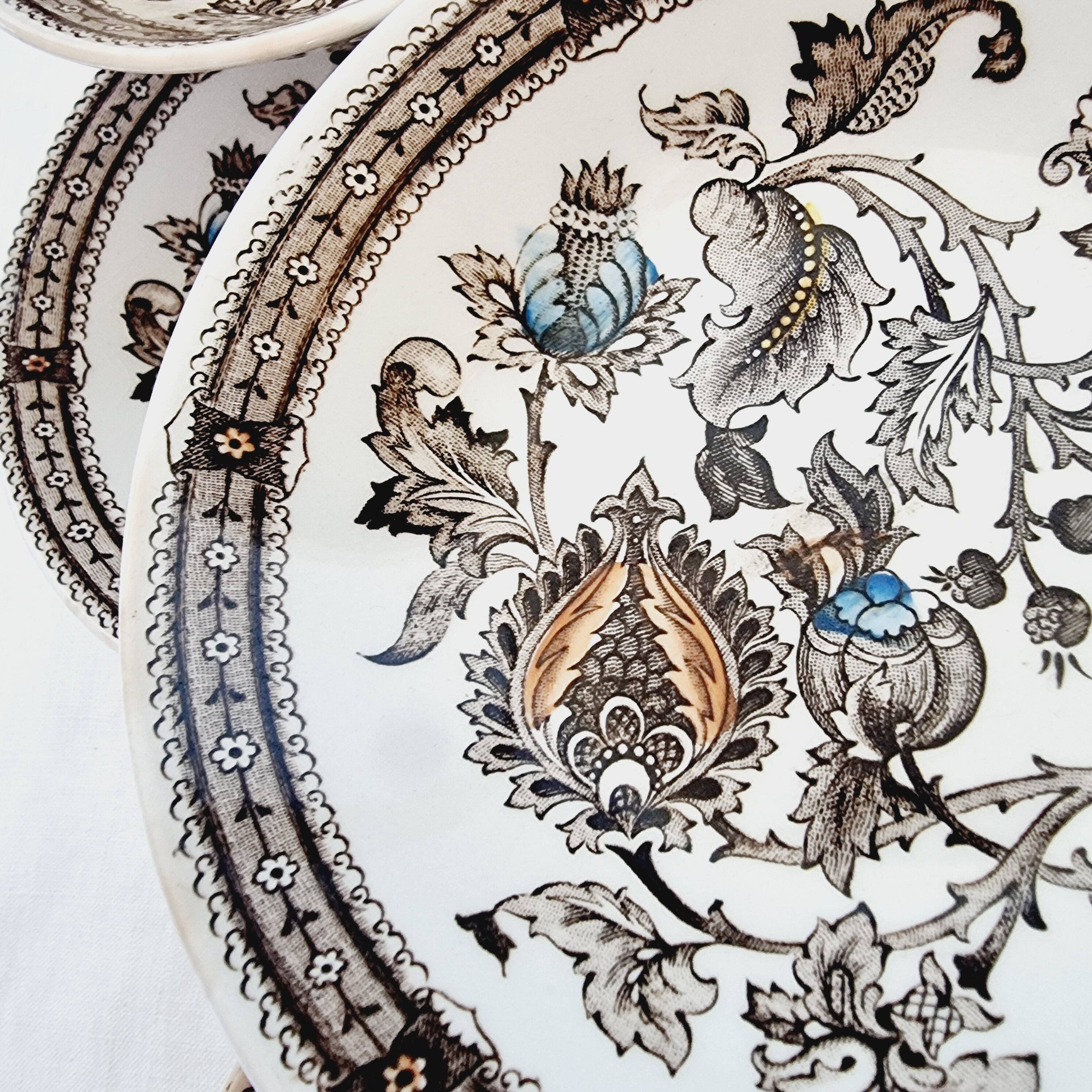 Set of 8 StaffordShire color unalterable English porcelain bowls