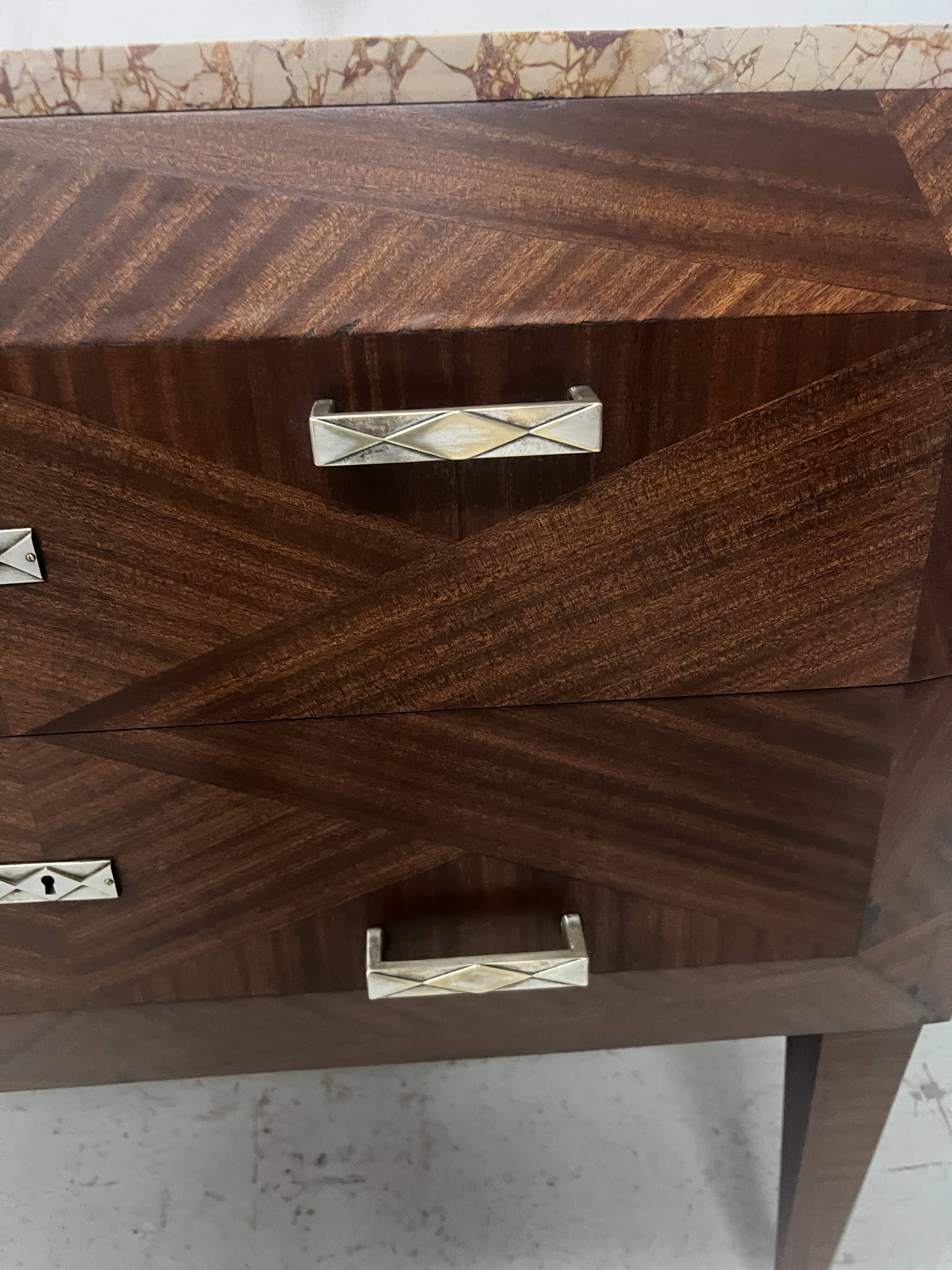 Art Deco chest of drawers with cut sides in mahogany veneer, 20th century