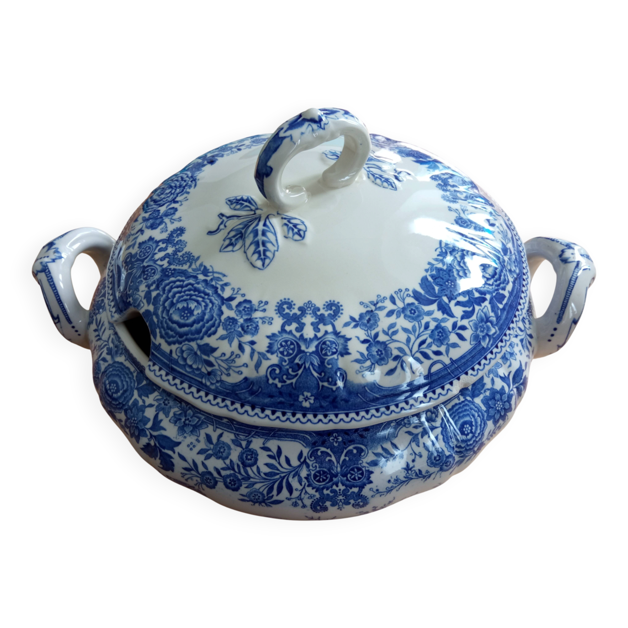 Superb retro soup tureen by Villeroy and Boch.