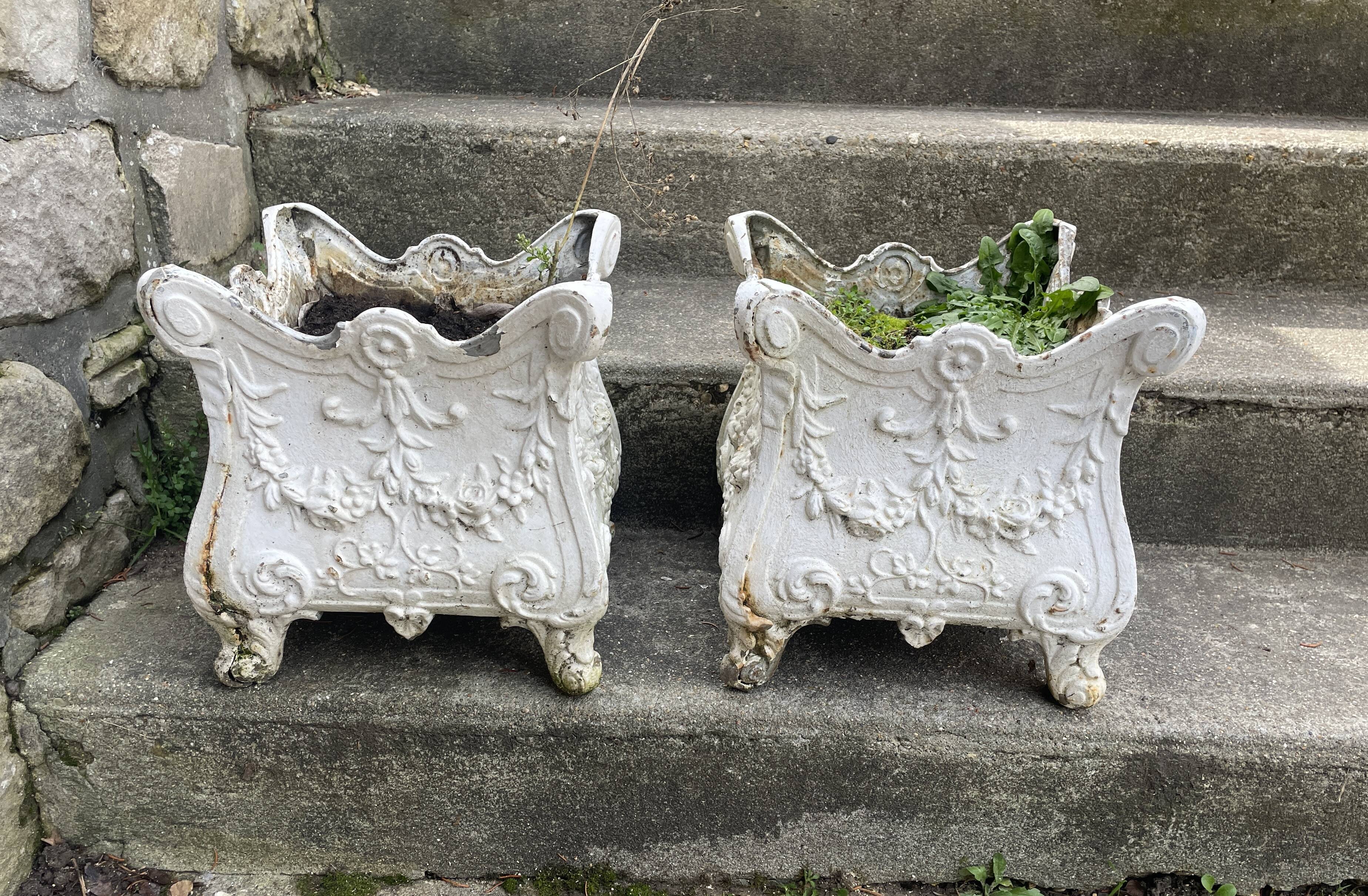 Pair of cast iron planters. Alfred Corneau Charleville around 1900