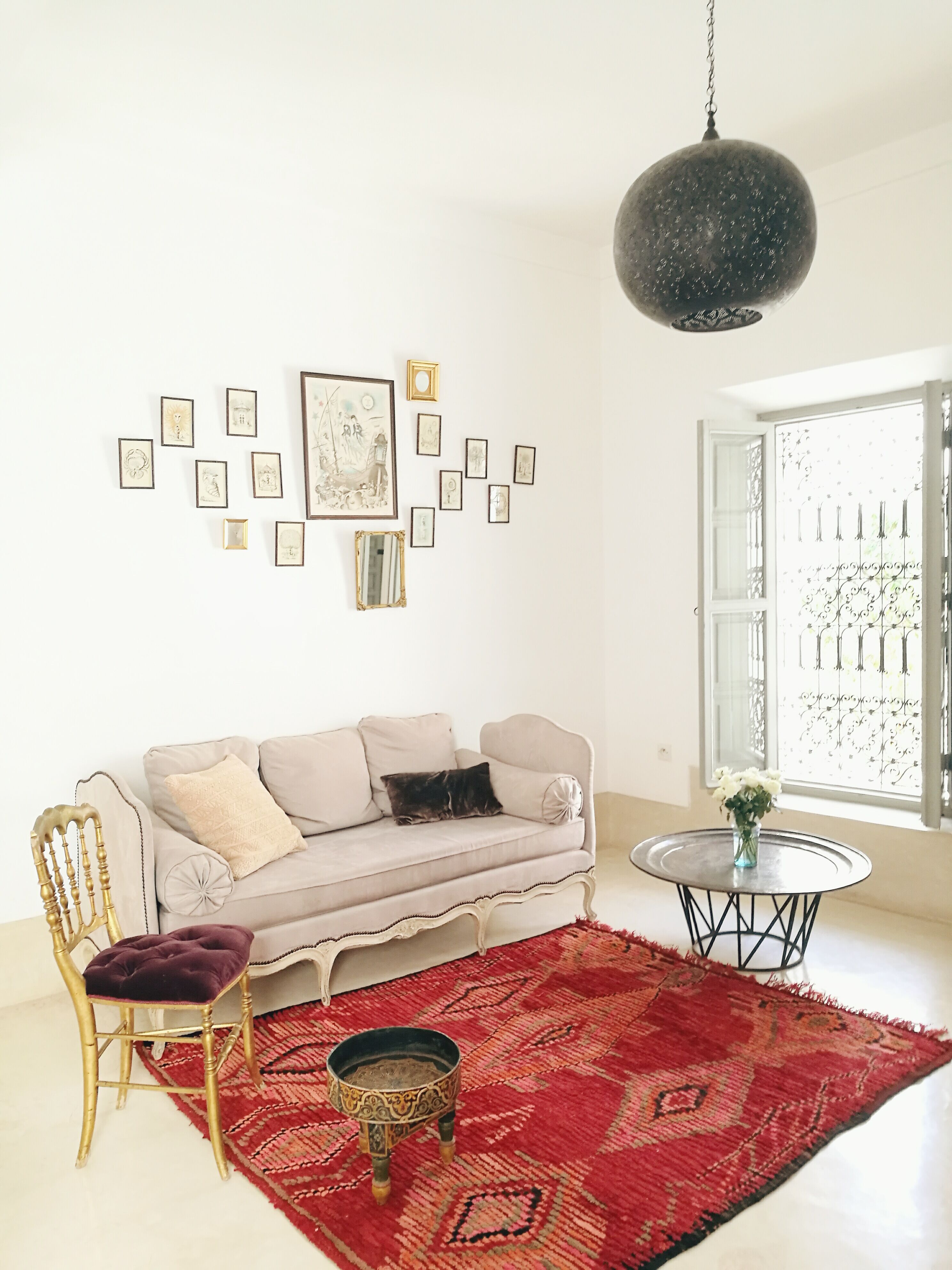 Berber carpet of the moroccan middle atlas azilal 155x190cm