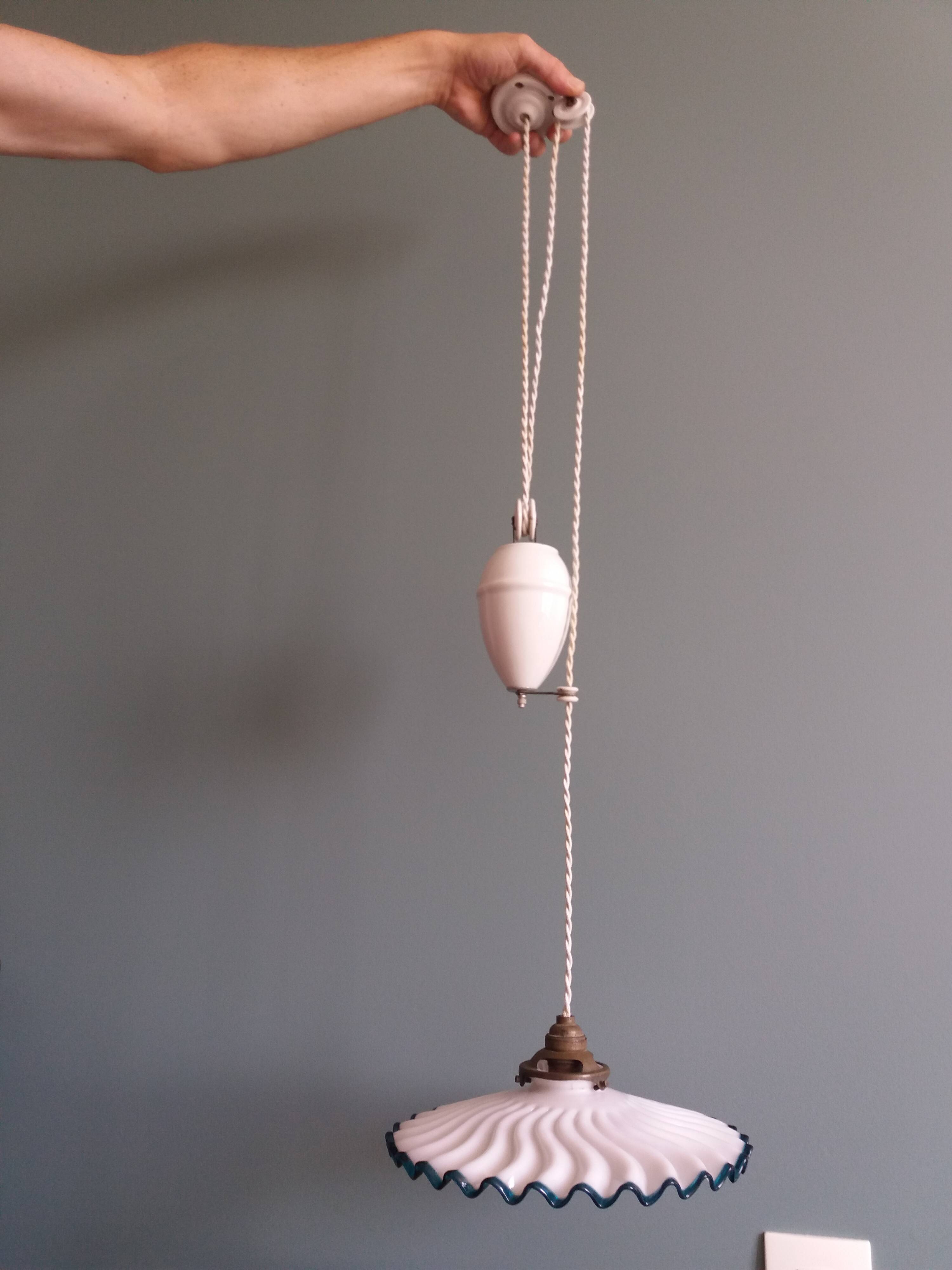 Adjustable "rise and fall" suspension, opaline and porcelain rise and fall