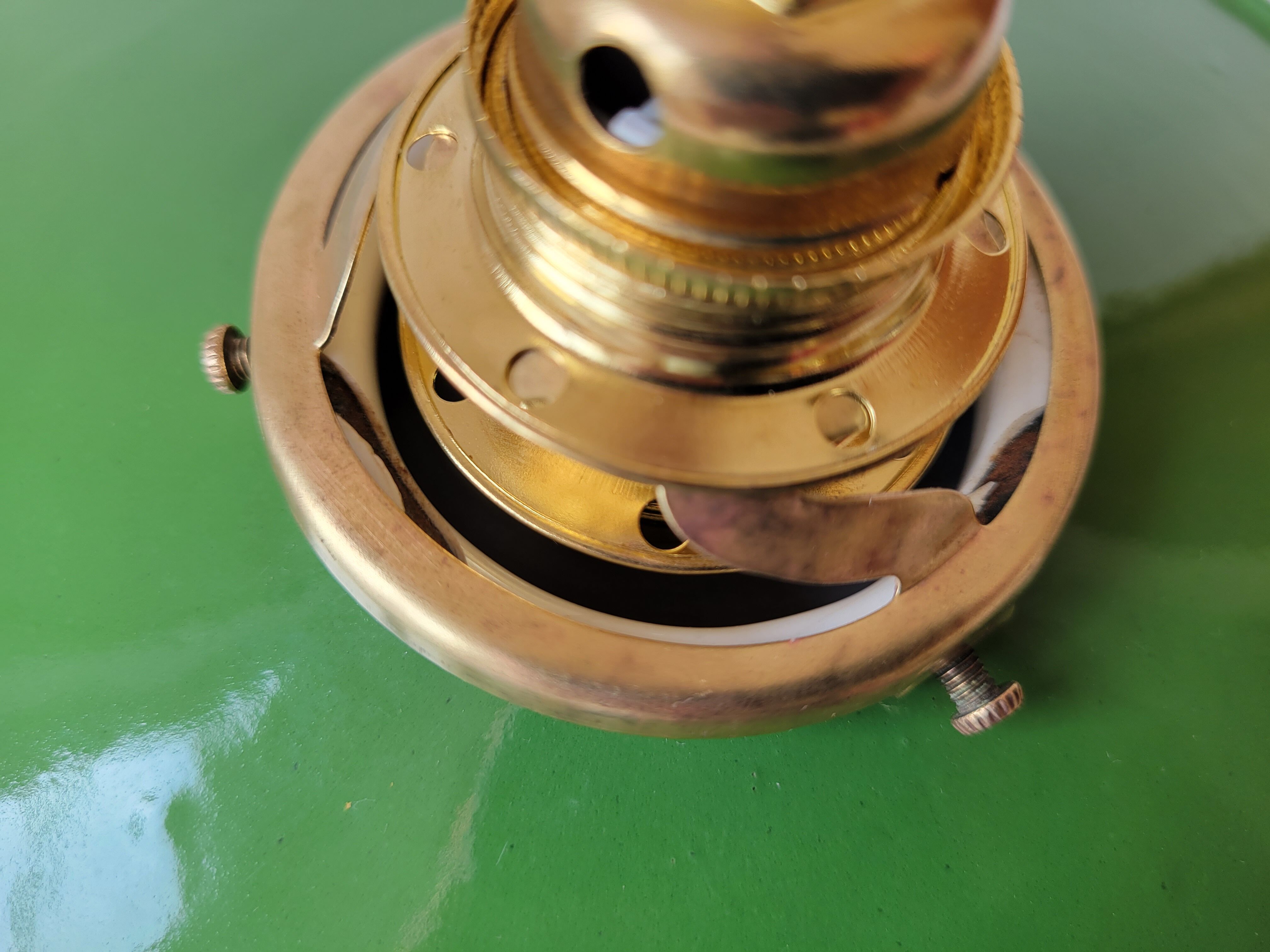 Suspension en tôle émaillée