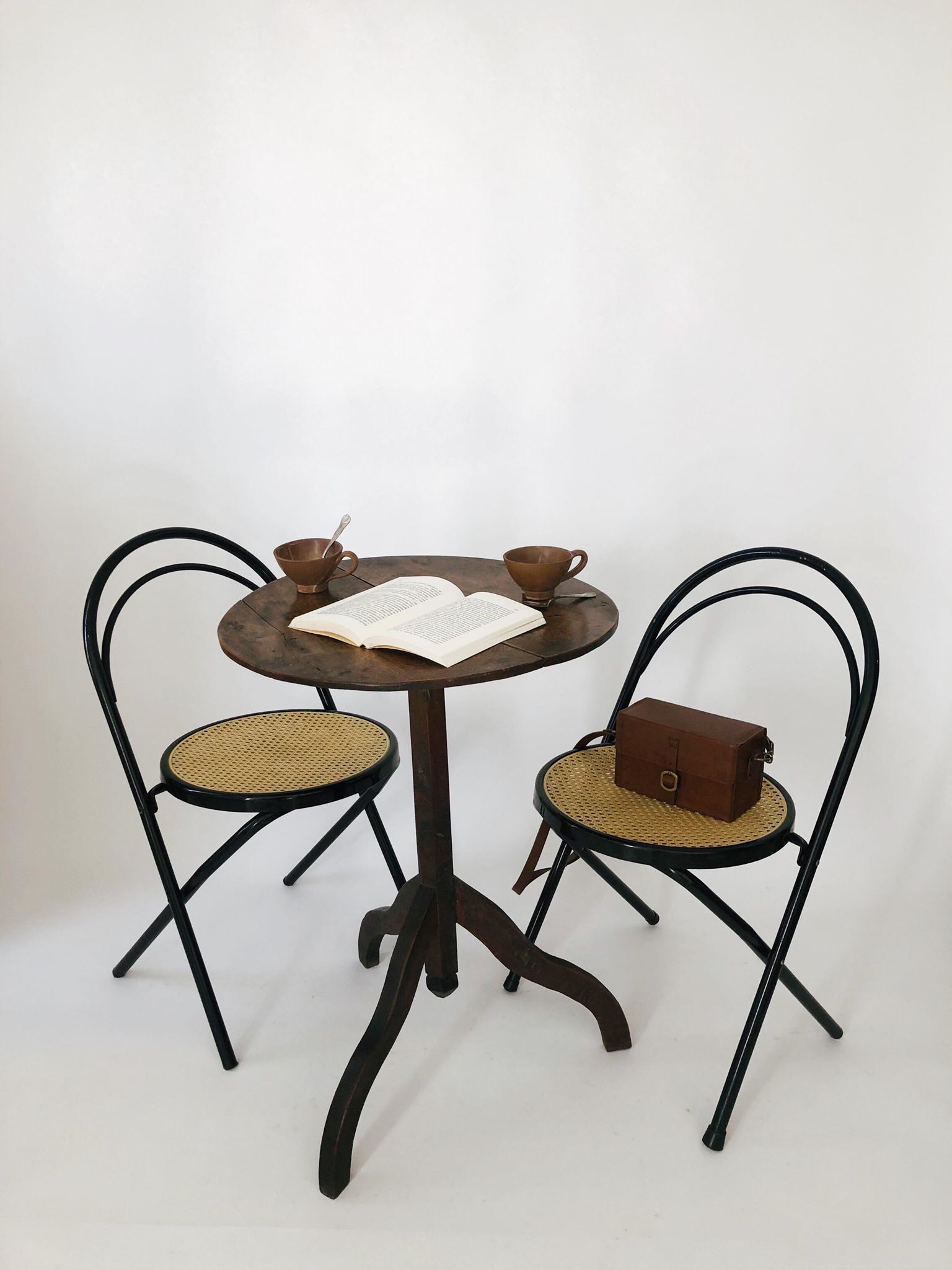 Pair chairs bistro folding canages