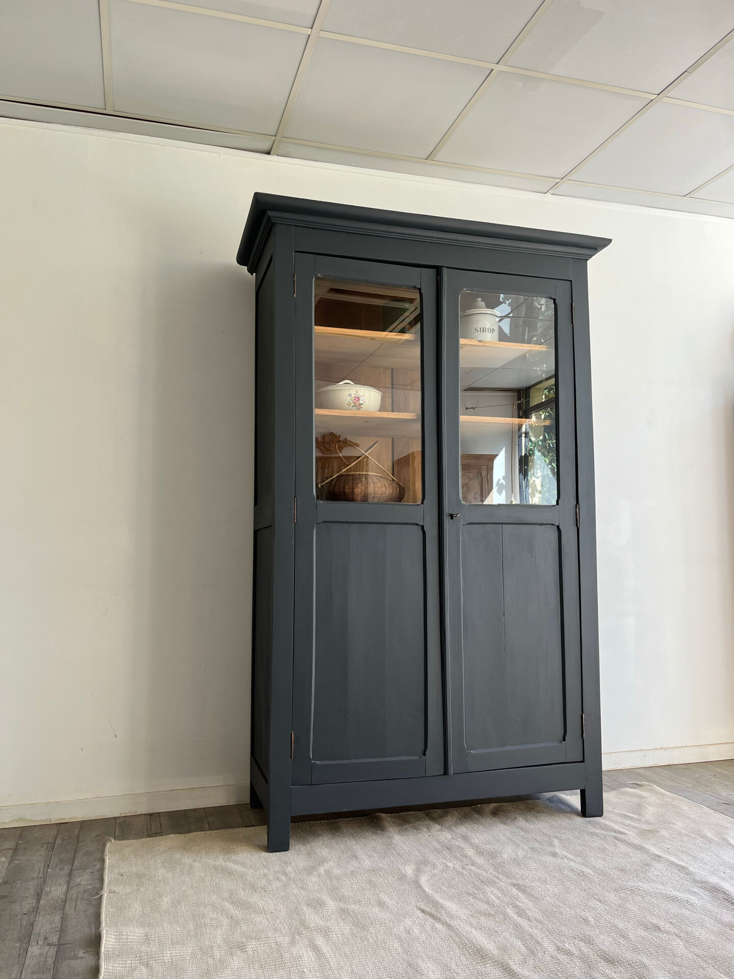 Armoire vitrée