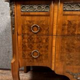 Commode sauteuse Transition estampillée en marqueterie de bois nobles