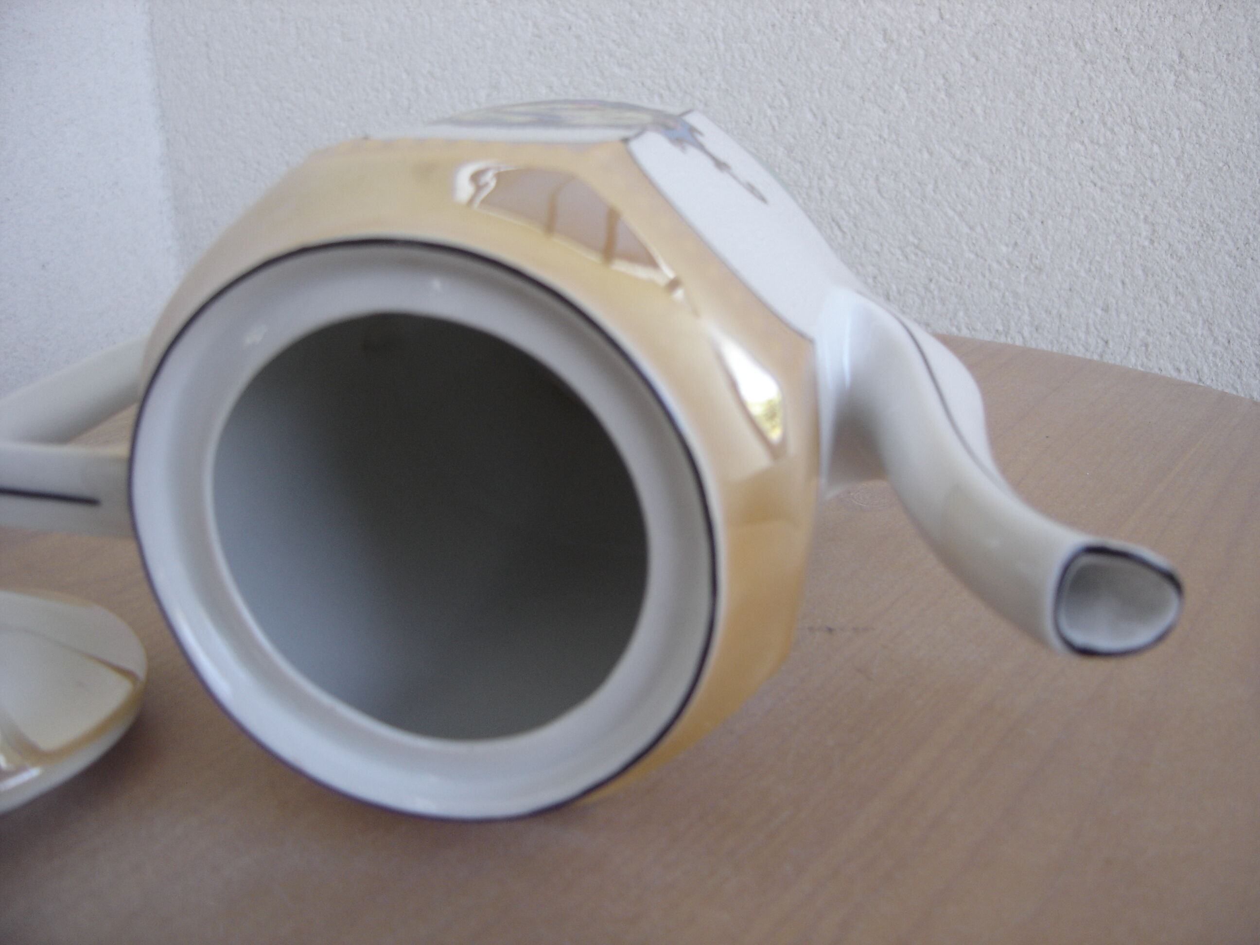 Fine porcelain coffee maker