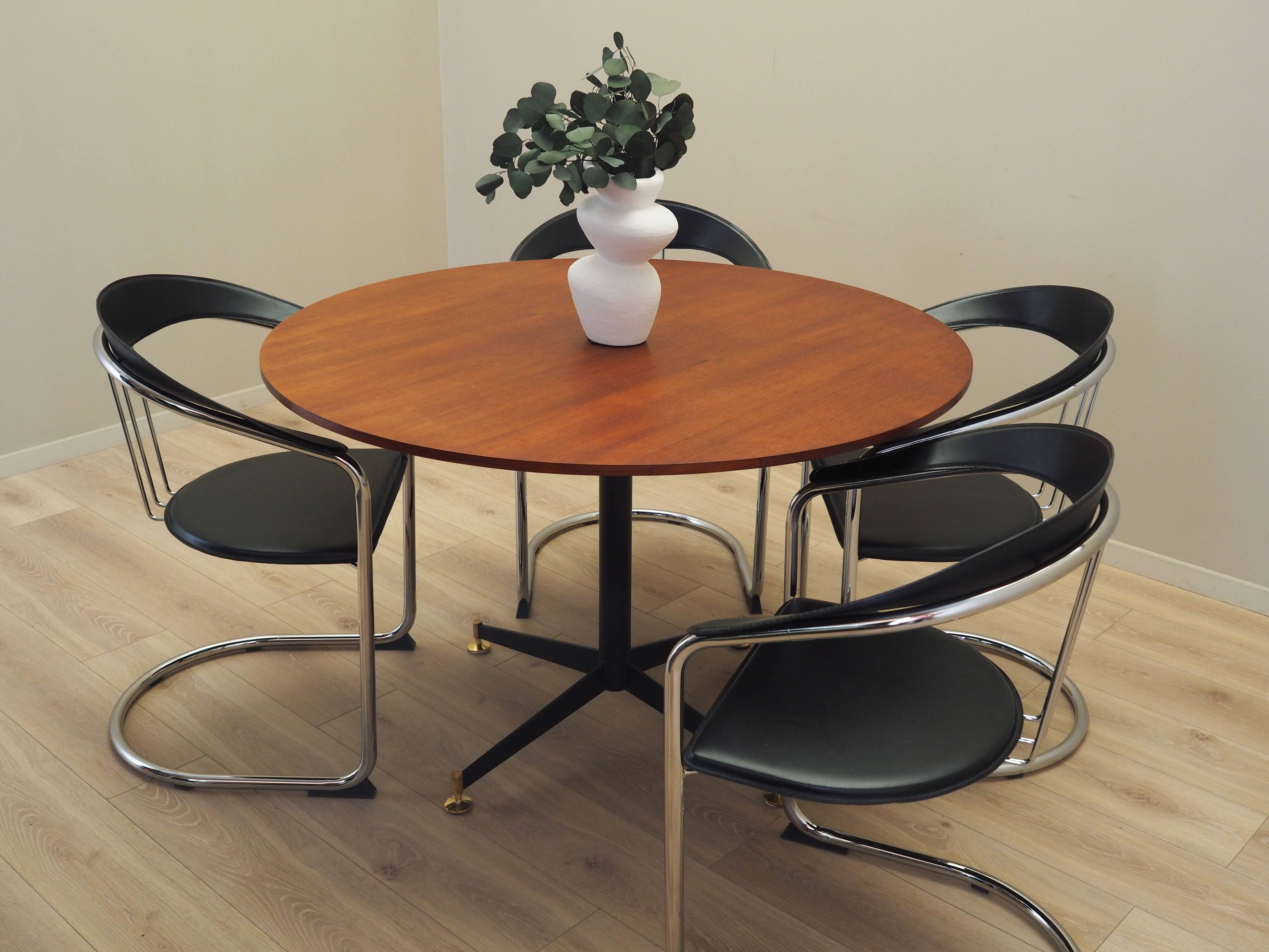 Set of four chairs, Italian design, 1980s, production: Italy