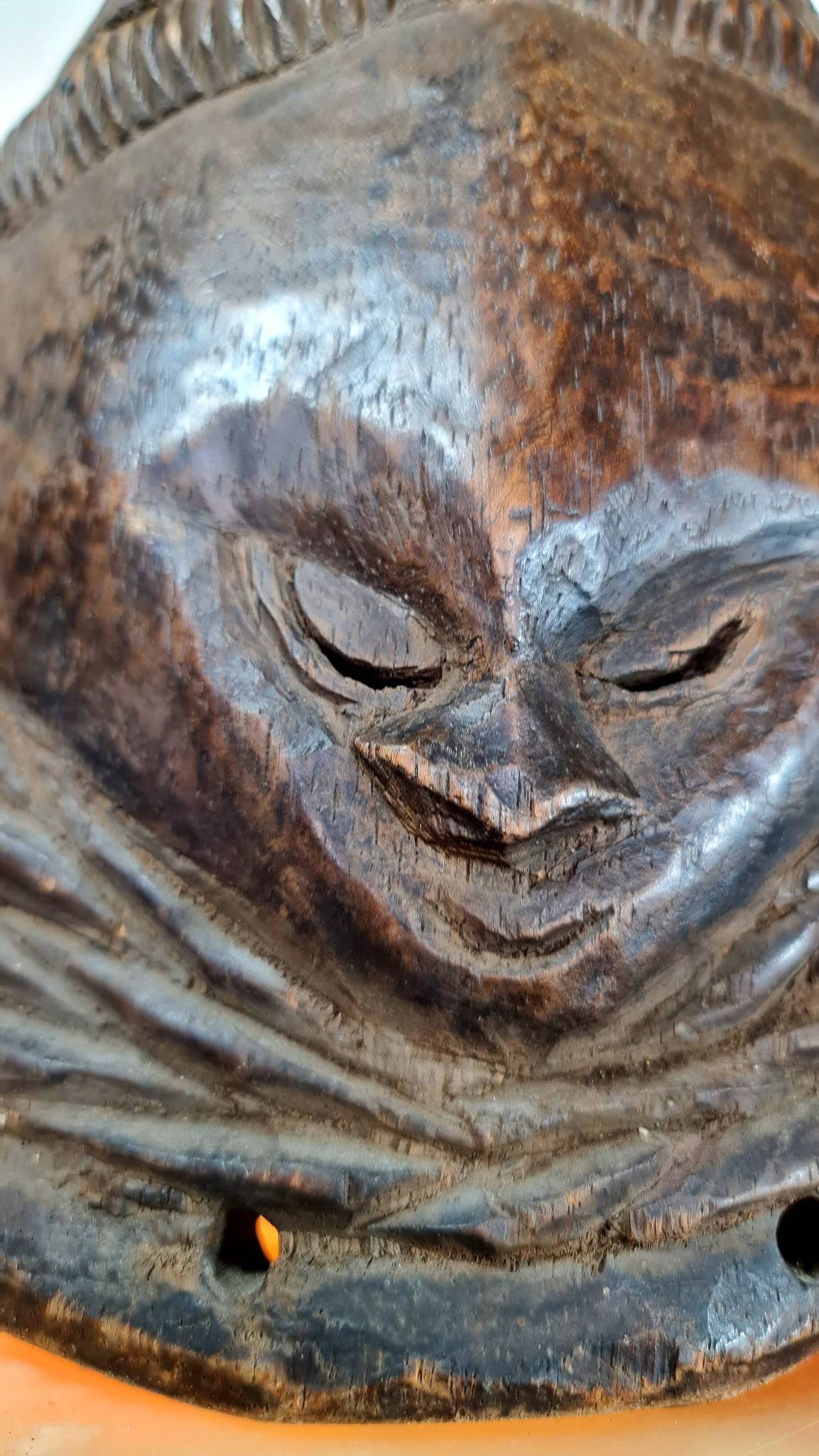 Hemba Helmet, Suku