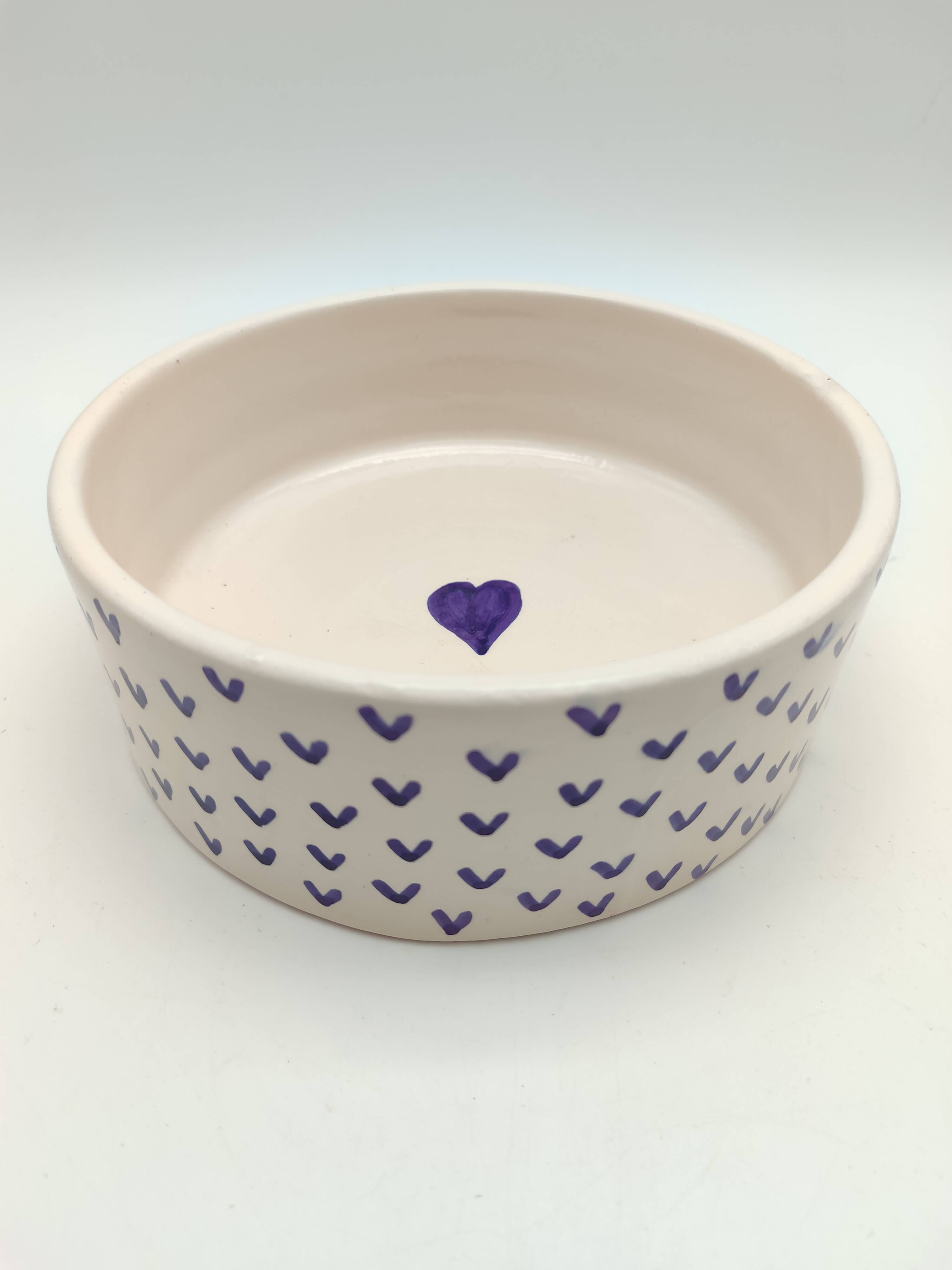 Ceramic bowl with small blue hearts and lead-free paint