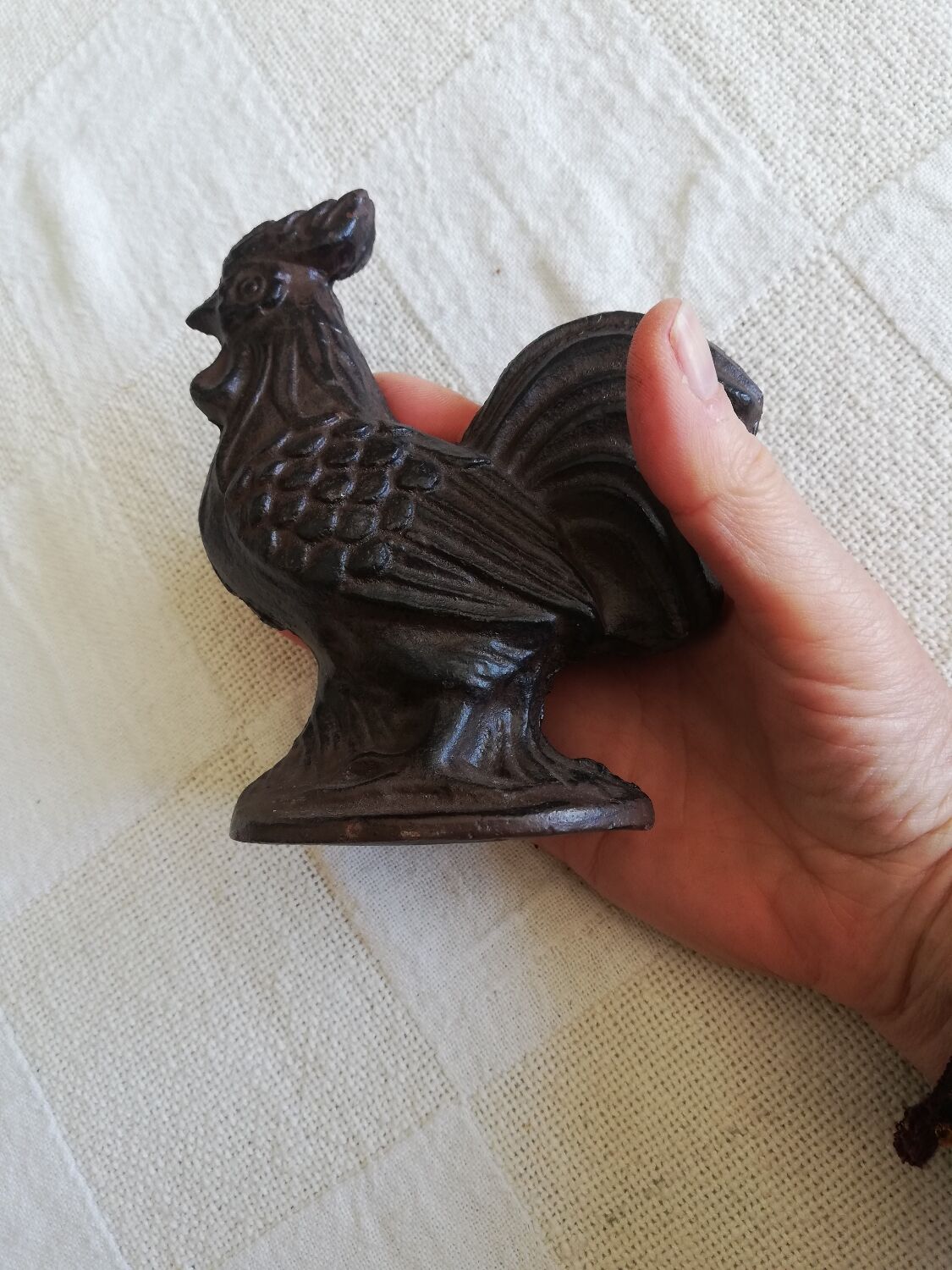 Decorative cast iron rooster bookend