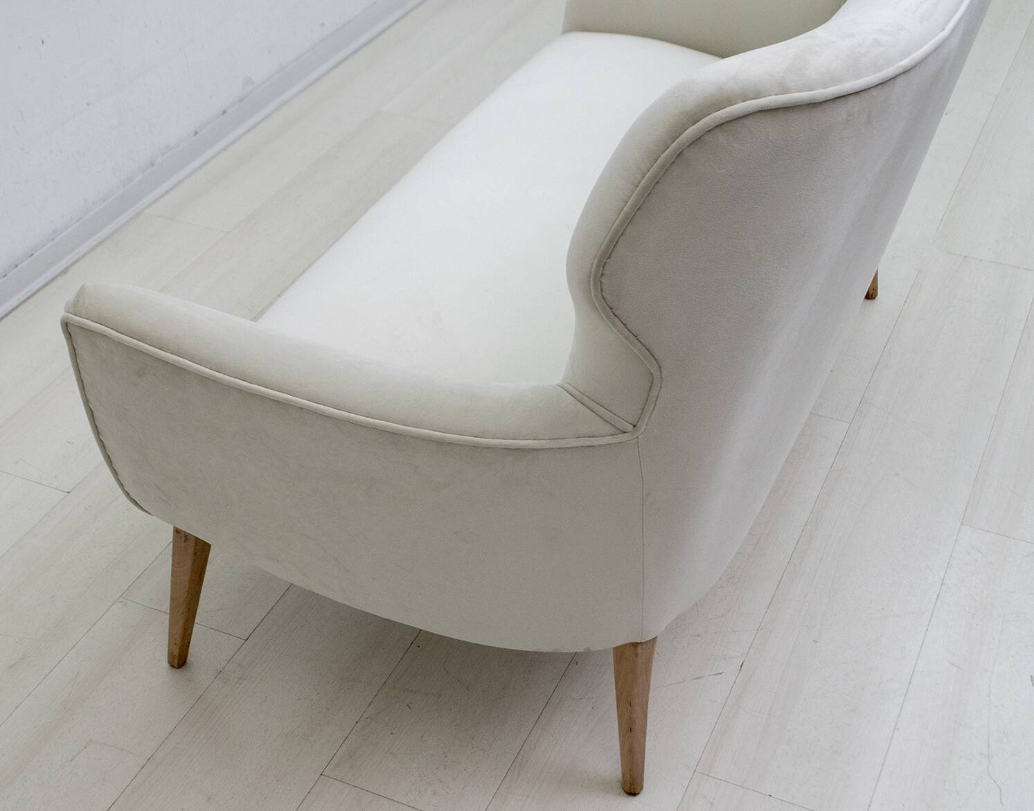 After Gio Ponti Mid-Century Modern Italian Velvet Small Sofa, 1950s