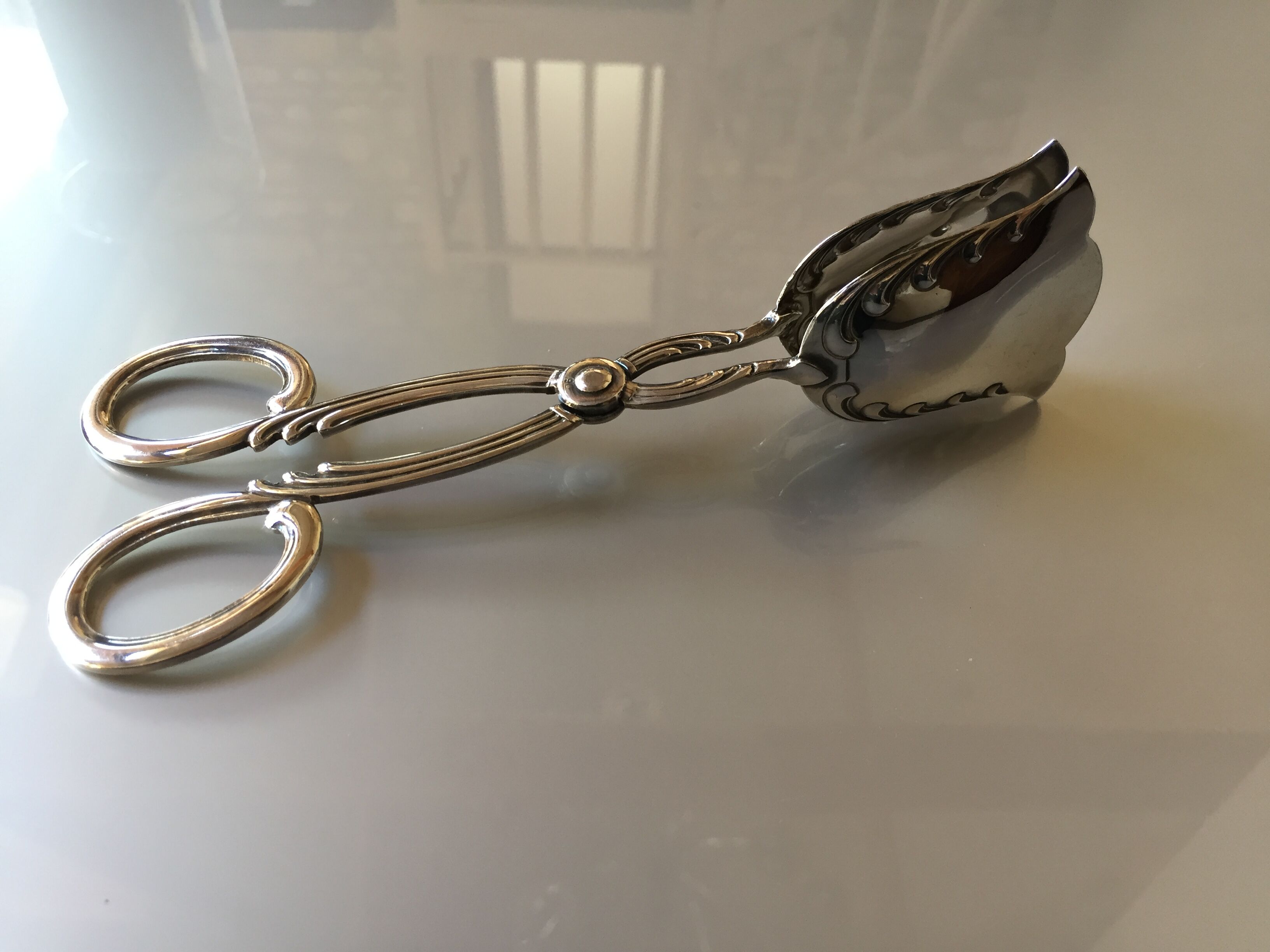 Silver metal mignardises pinch