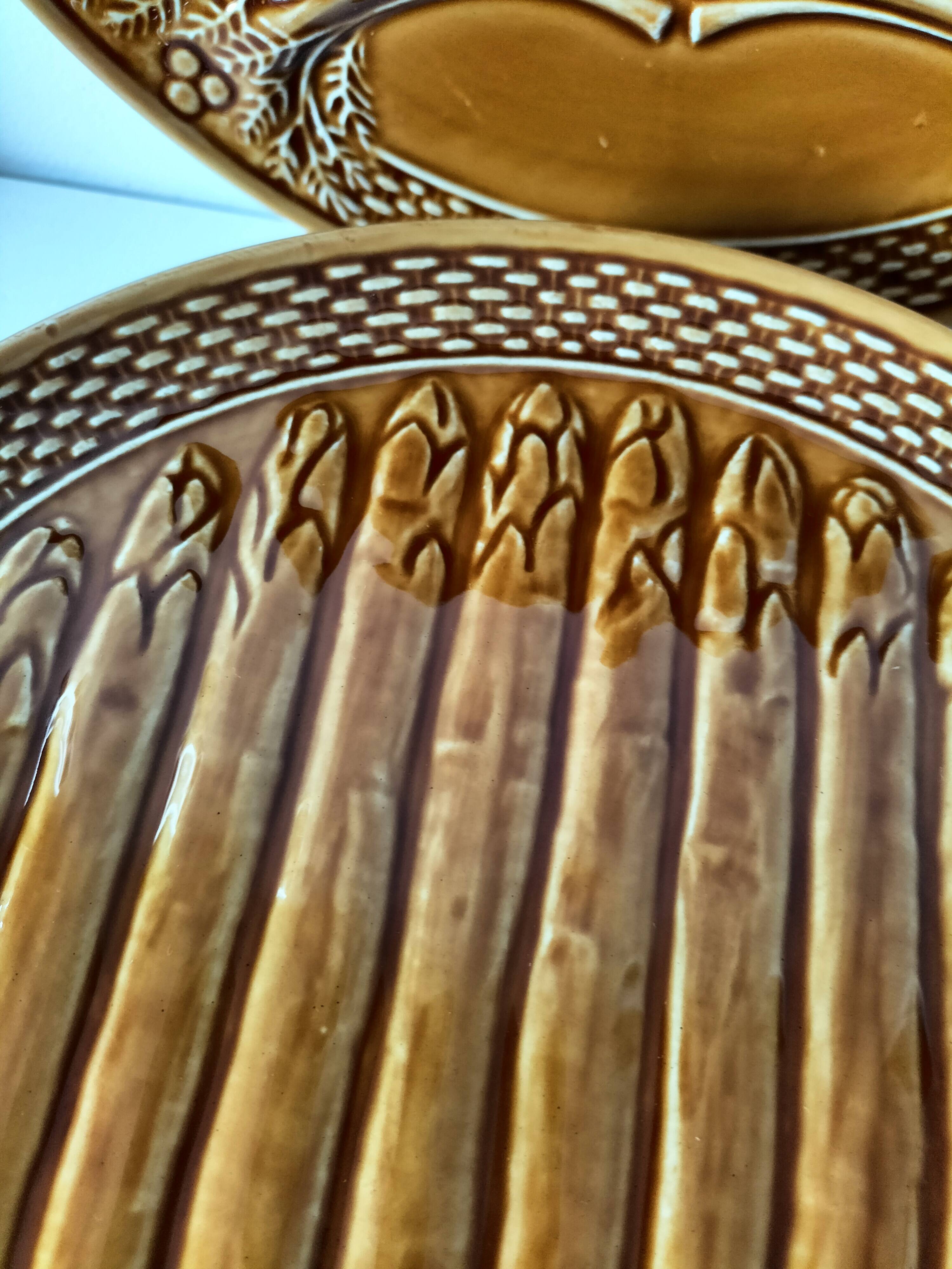 Set of 6 asparagus barbotine plates
