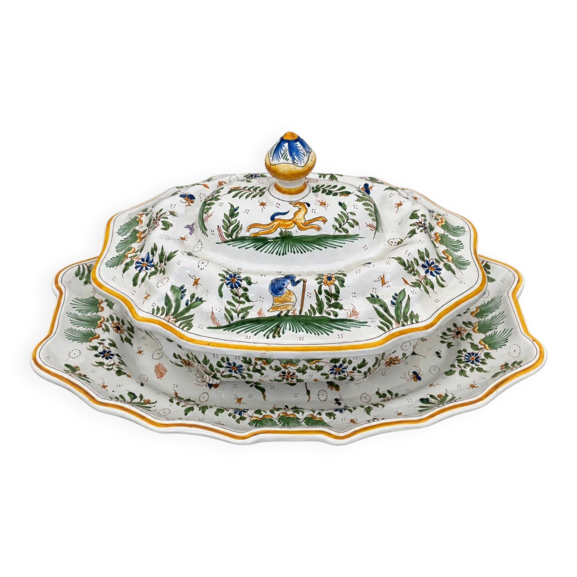Important covered soup tureen and its stand in earthenware – Polychrome decoration
