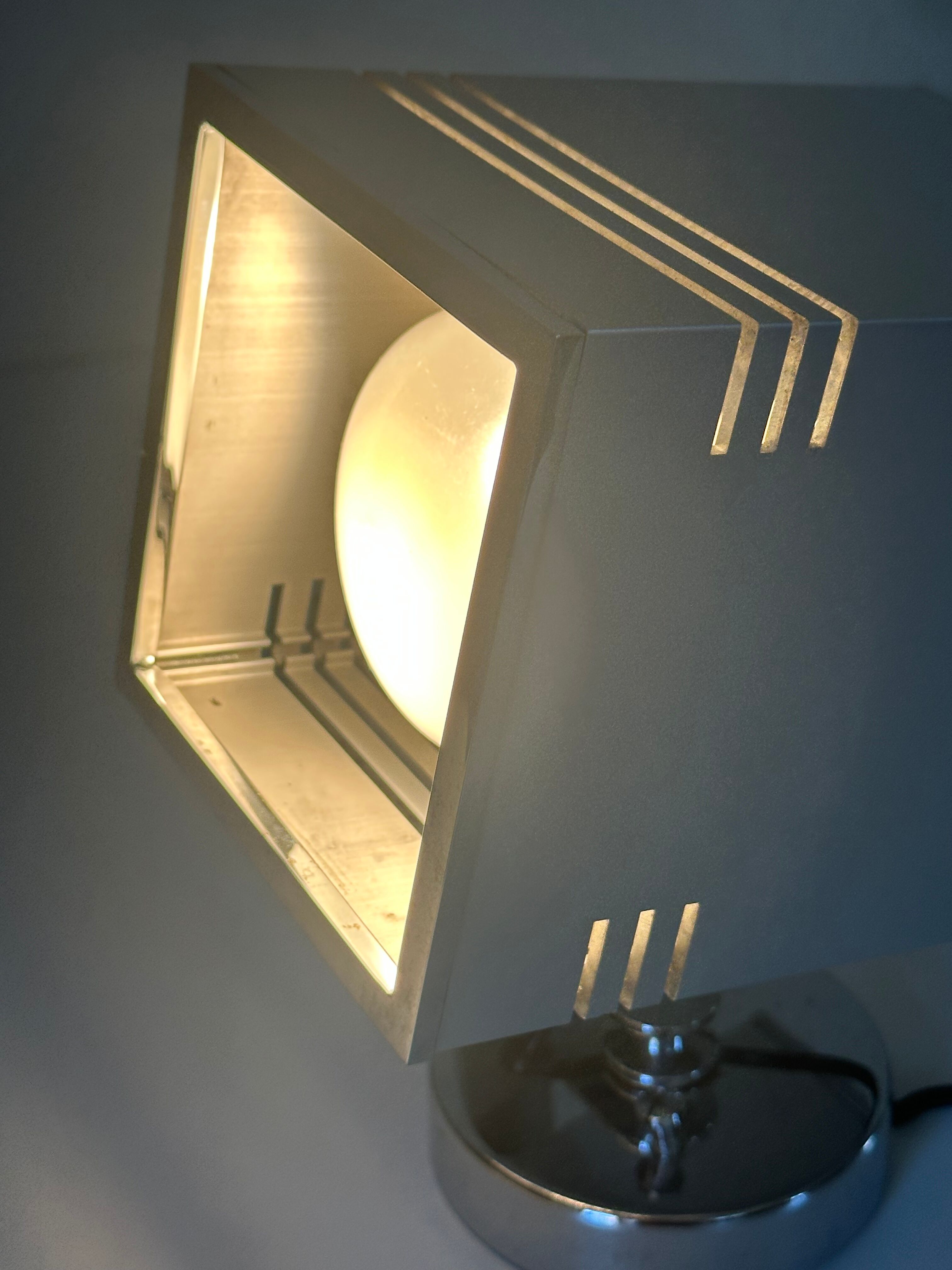 Applique vintage aluminium design annees 70