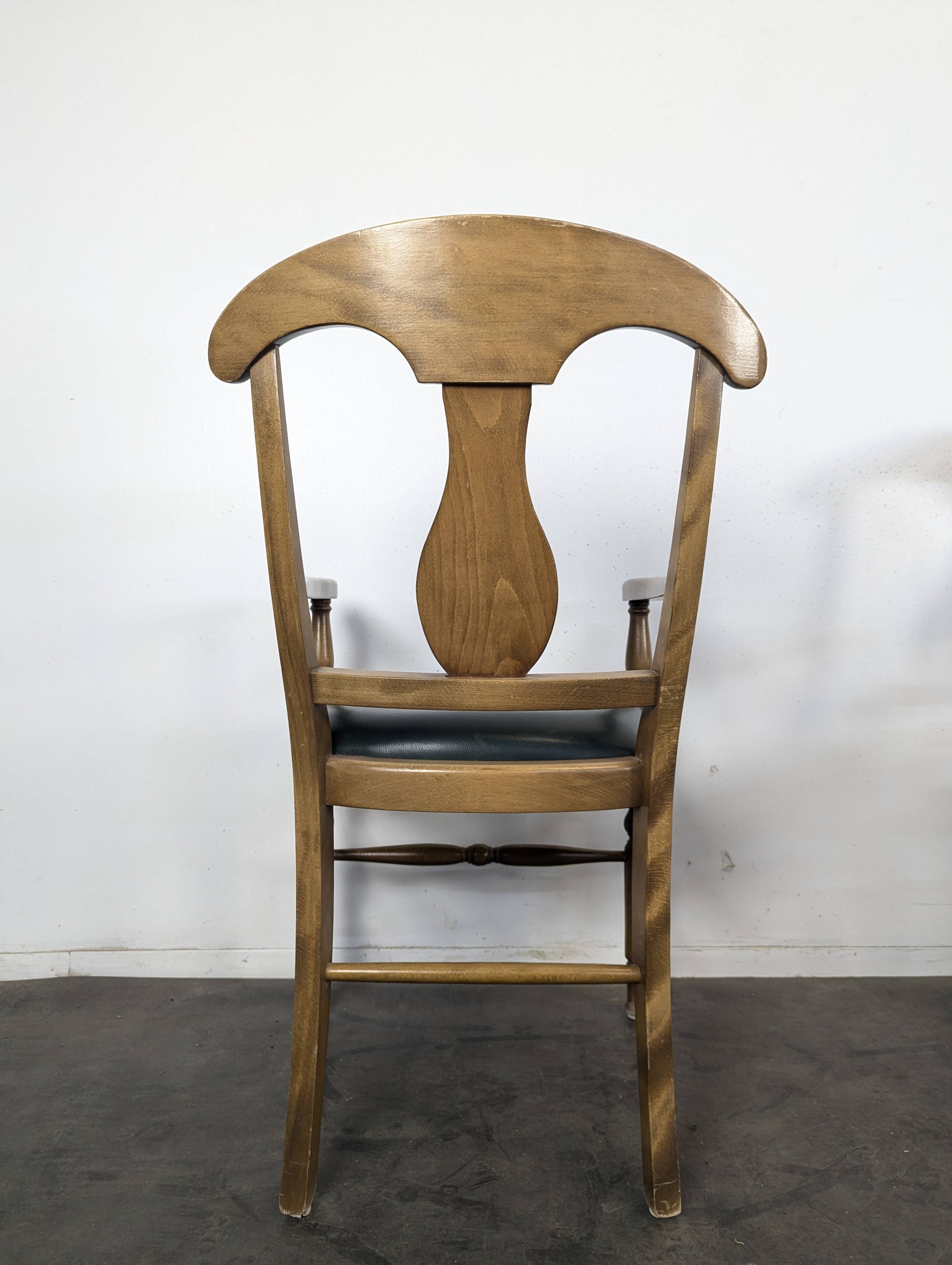 Serie de 4 fauteuils de style directoire à dossier en palmette
