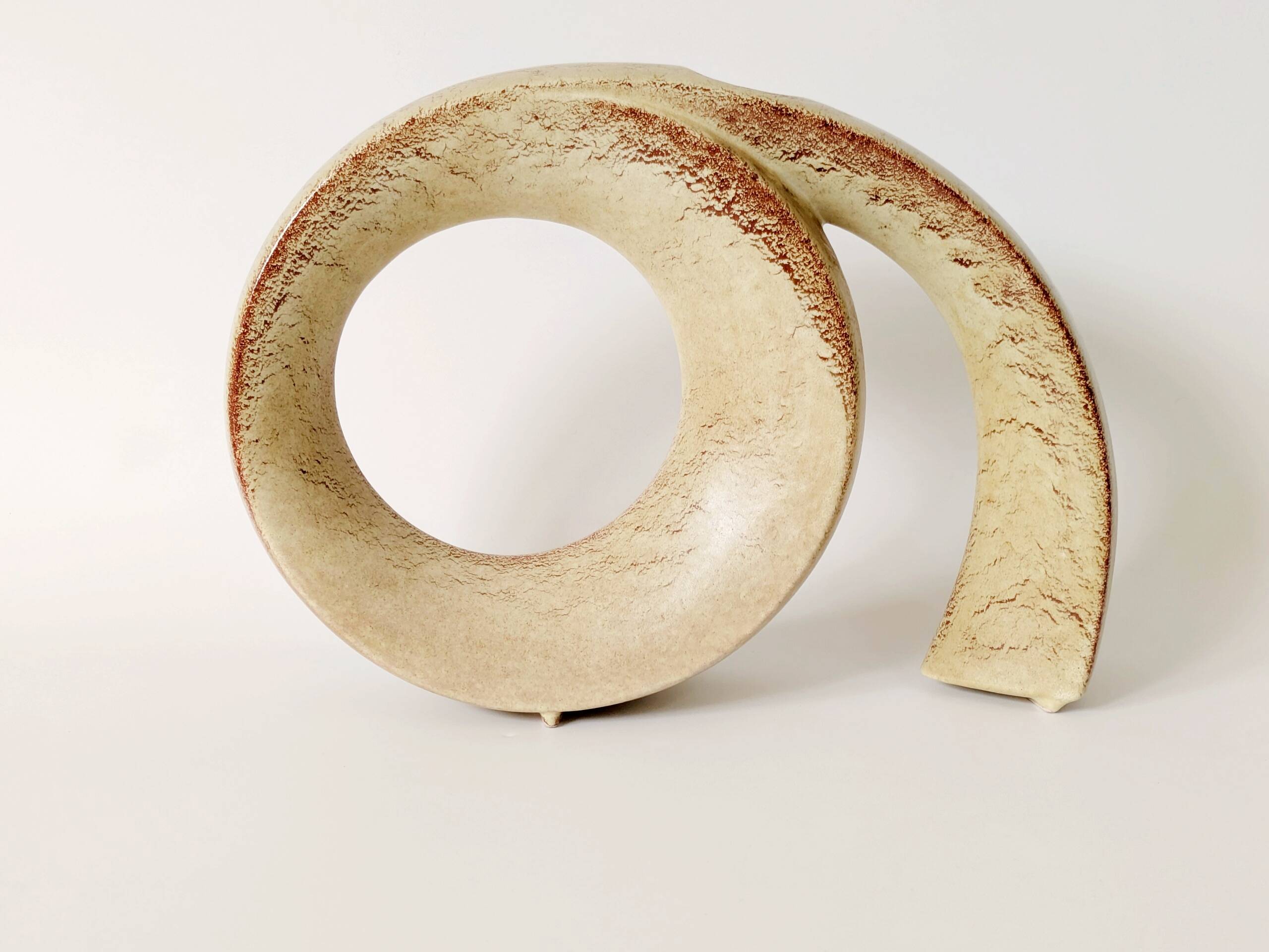 Vase sculptural Bertoncello, céramique italienne tabac, années 60