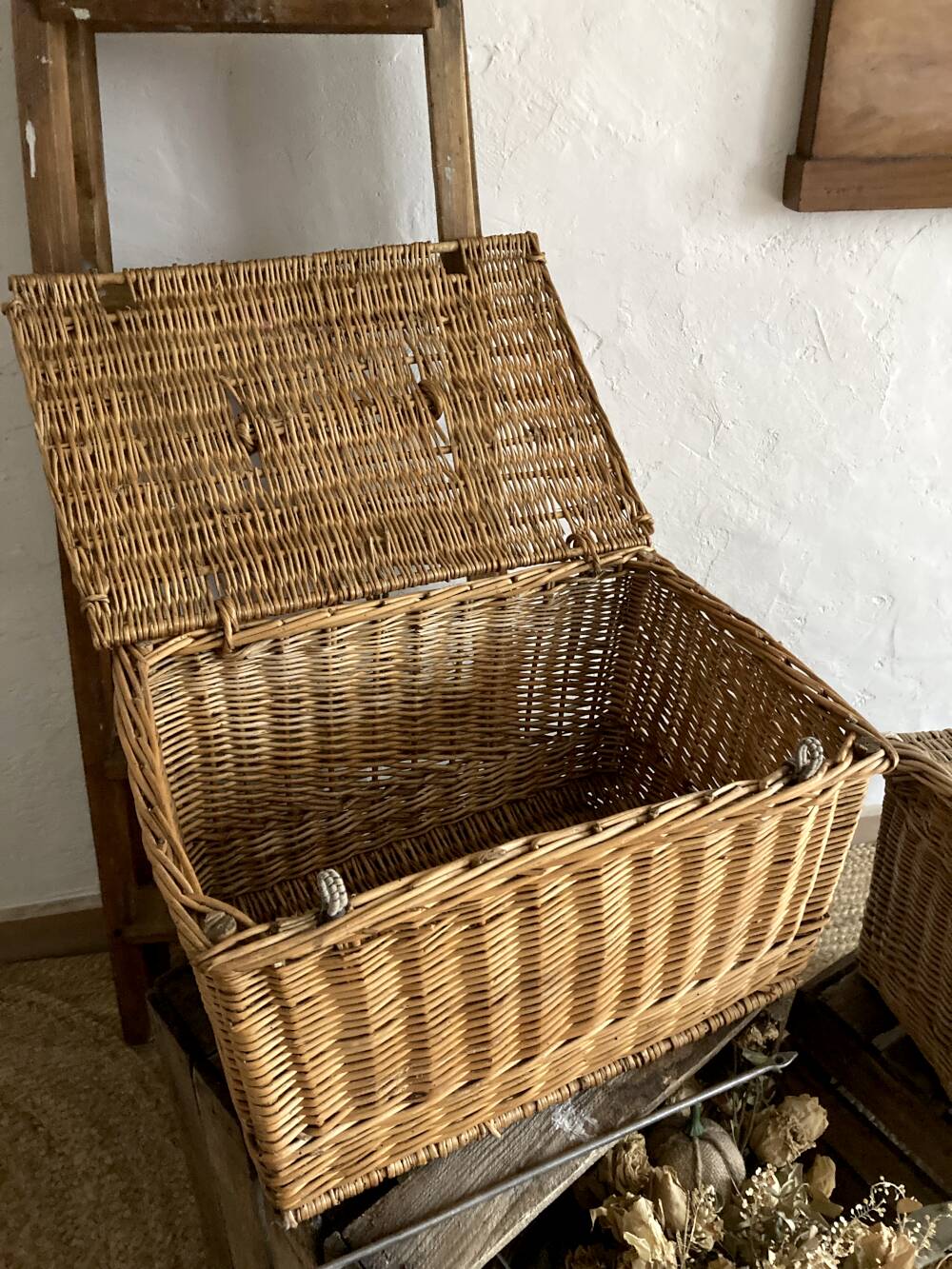 Antique wicker basket with closure and handle