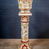 Piedestal with vase / flower pot