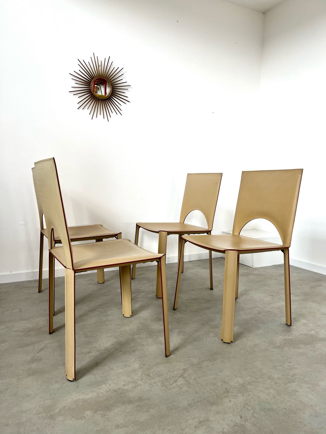 Lot 4 chairs all leather cream design 70s/80s Italy vintage