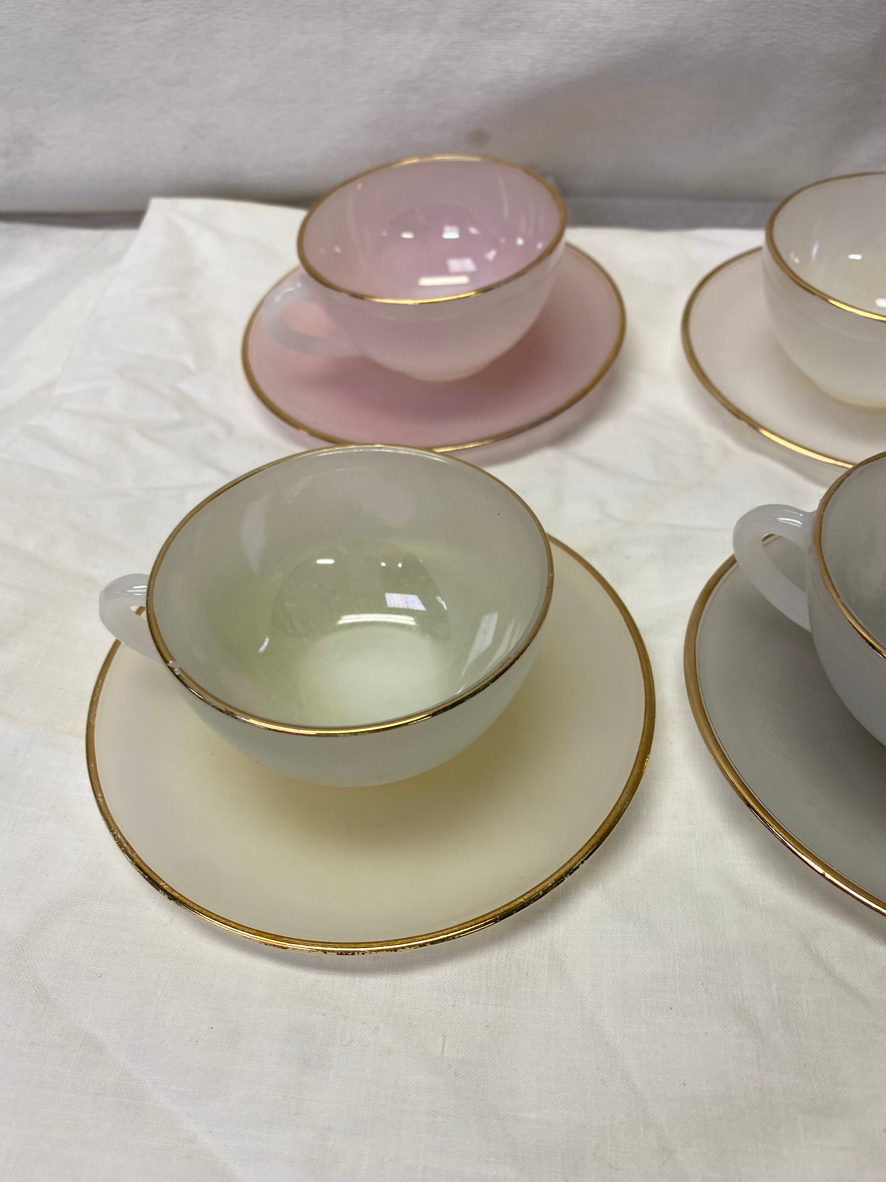 6 vintage cups in iridescent glass